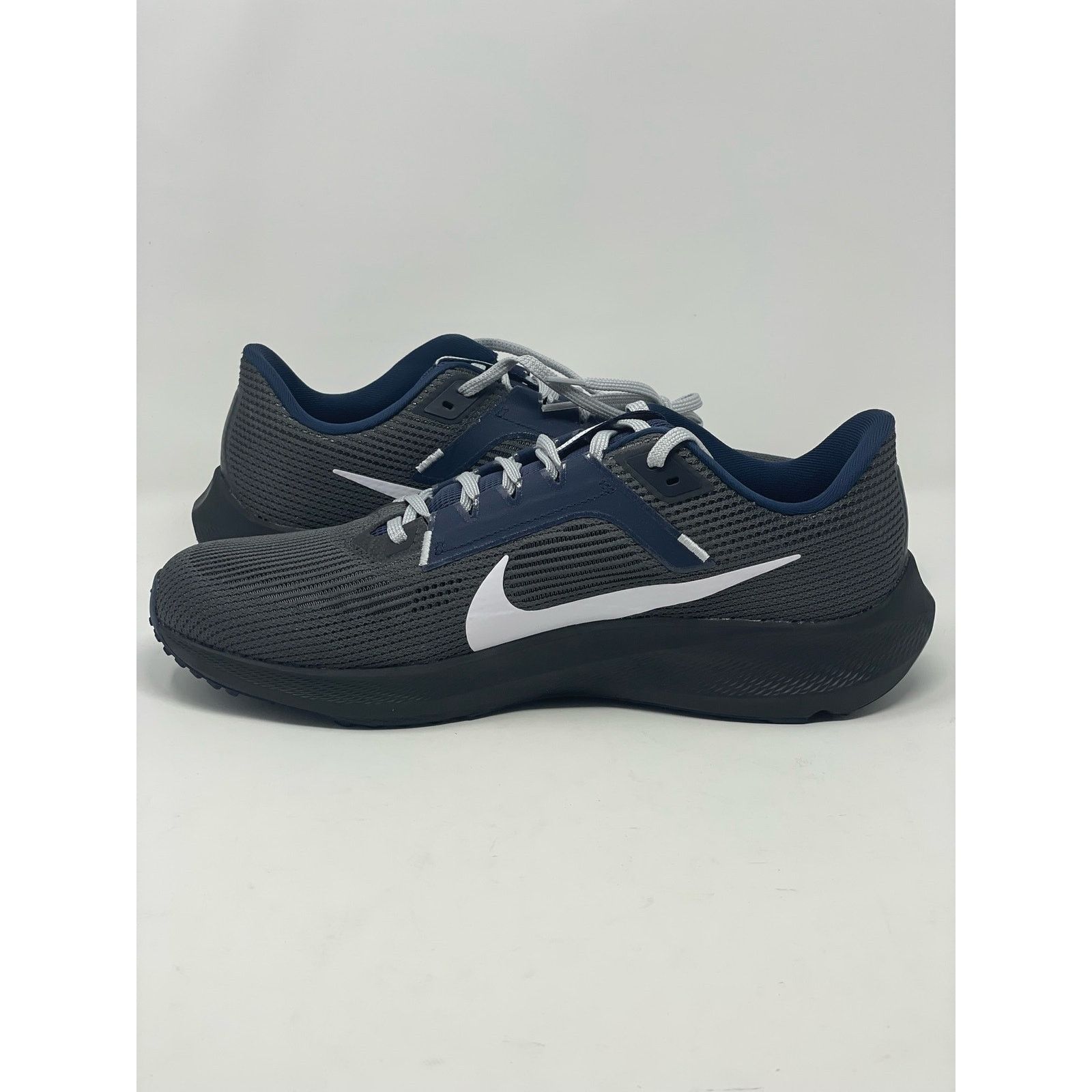 Nike Nike Air Zoom Pegasus 40 Dallas Cowboys NFL Mens Size 11 Size US 11 / EU 44 - 12 Thumbnail