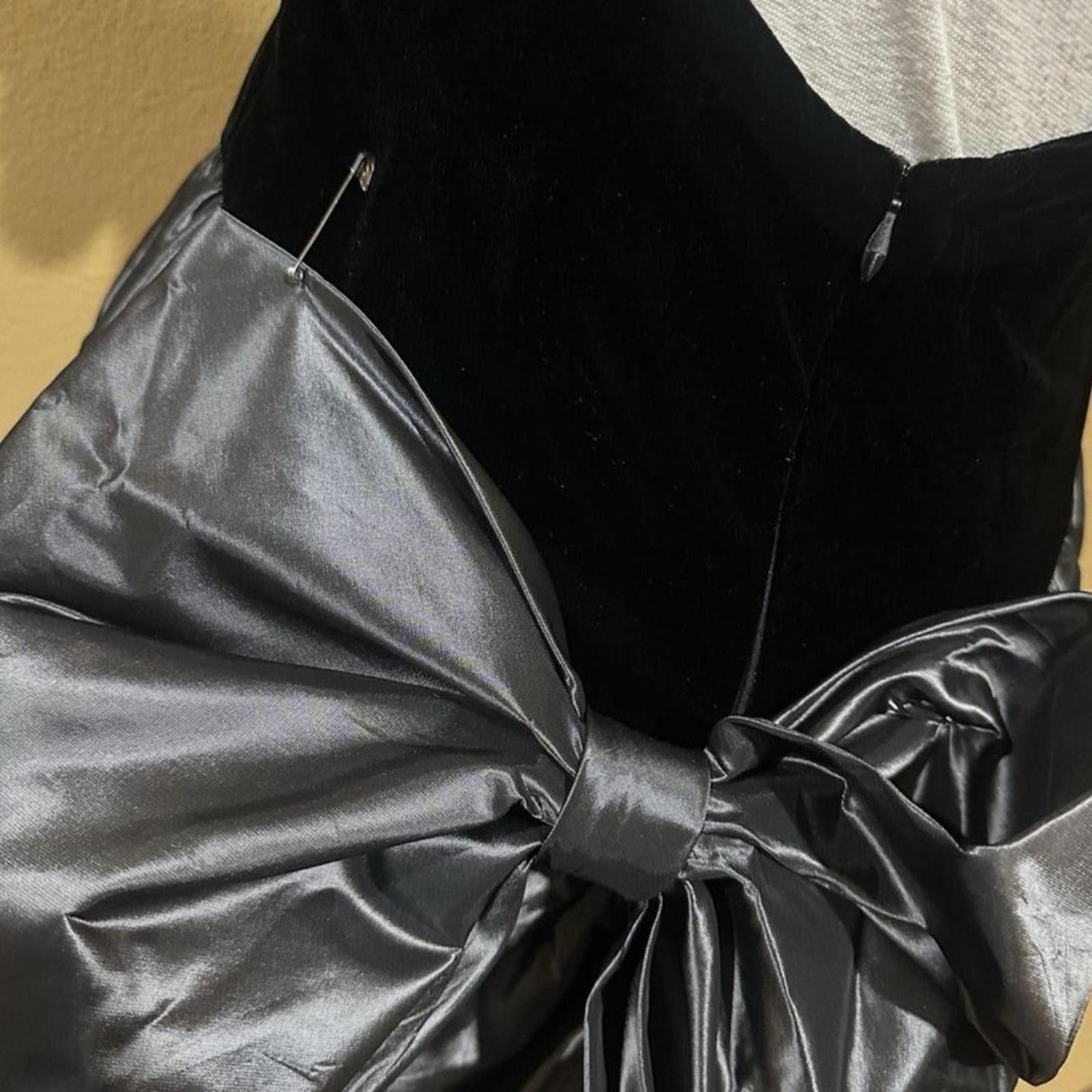 Other Black velvet dress #goth #whimsygoth vintage dress size 8 Size M / US 6-8 / IT 42-44 - 3 Thumbnail
