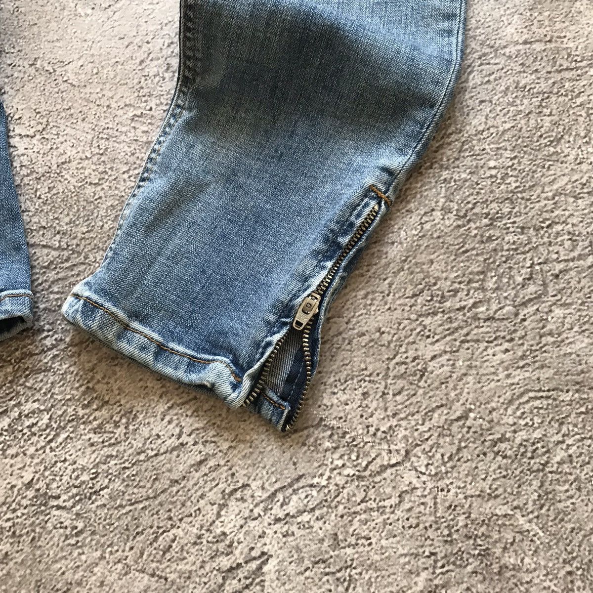 Vintage Vintage Guess Distressed Baggy Jeans Japan 90s Grunge 27 Size 27" / US 4 / IT 40 - 3 Thumbnail