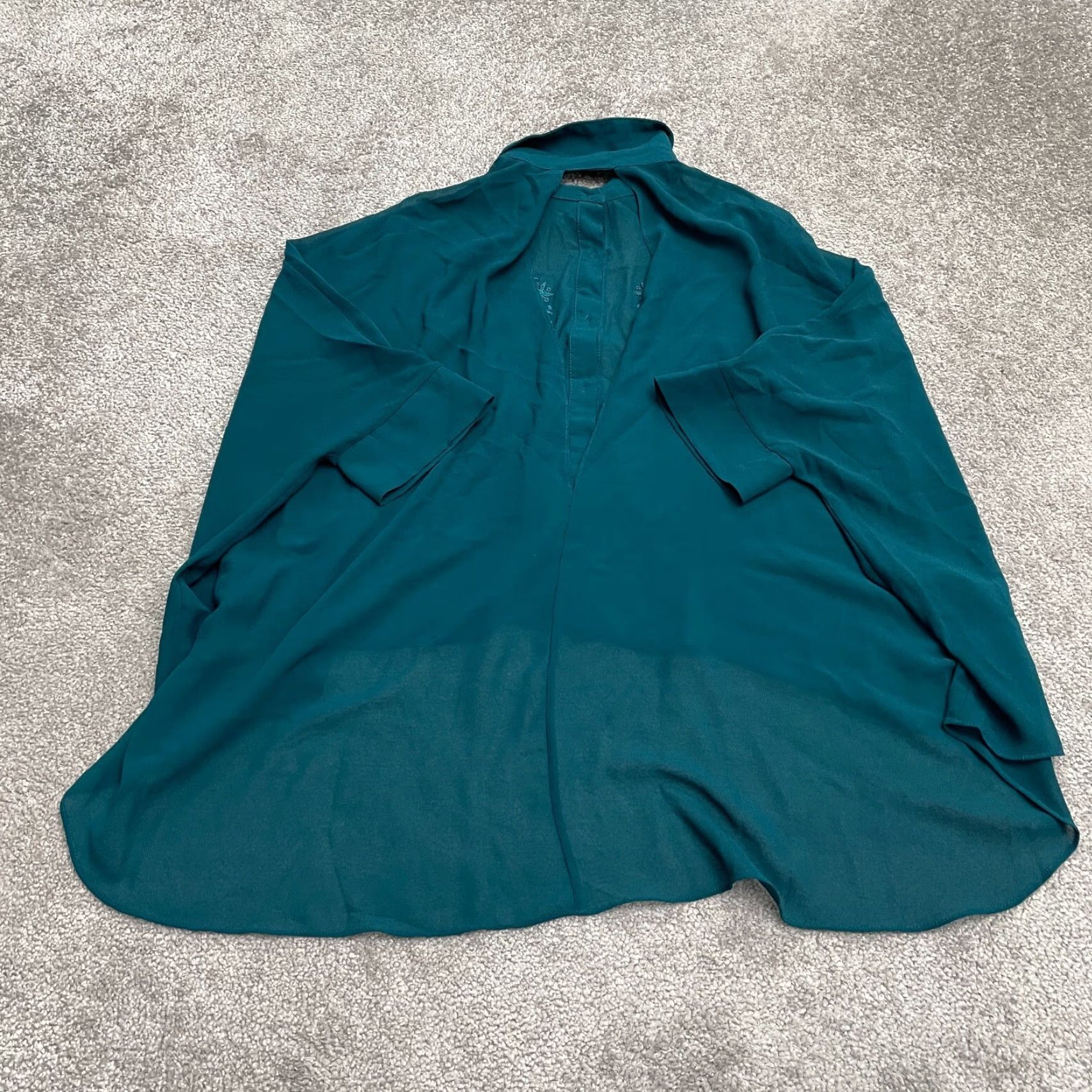 Forever 21 FOREVER 21 Shirt Womens Small Green Cropped Oversized Embroidered Button-Up Casual Sheer Chiffon Short Sleeve Size S / US 4 / IT 40 - 2 Thumbnail