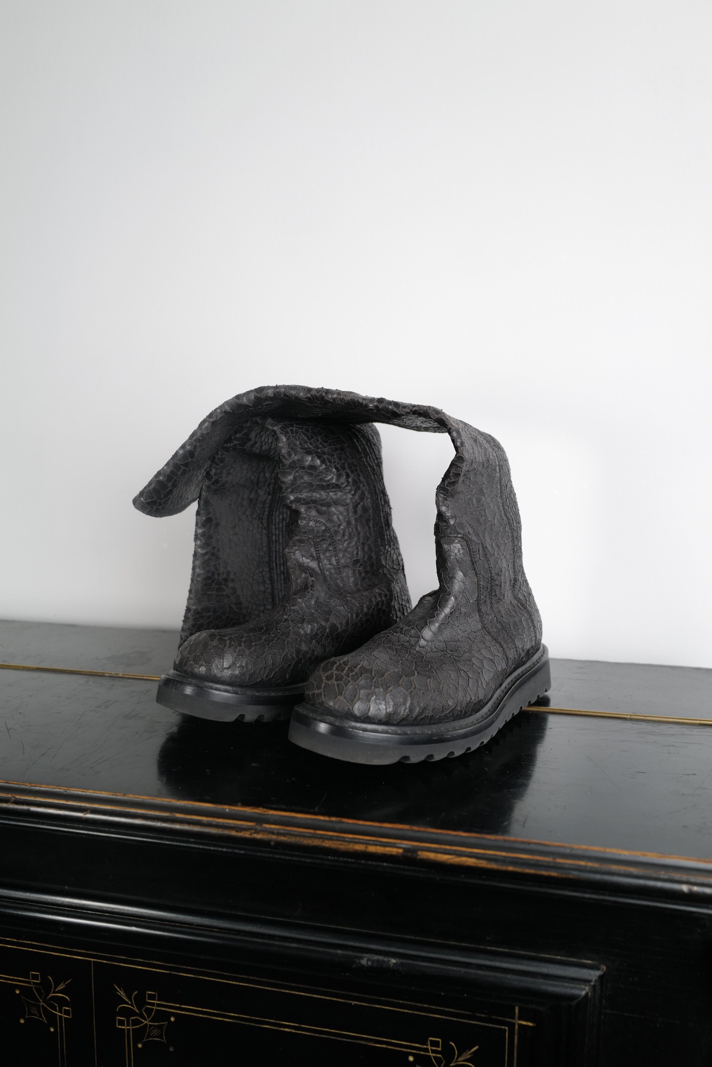Rick Owens Rick Owens Cracked Leather Knee Boots Size US 7 / IT 37 - 16 Thumbnail