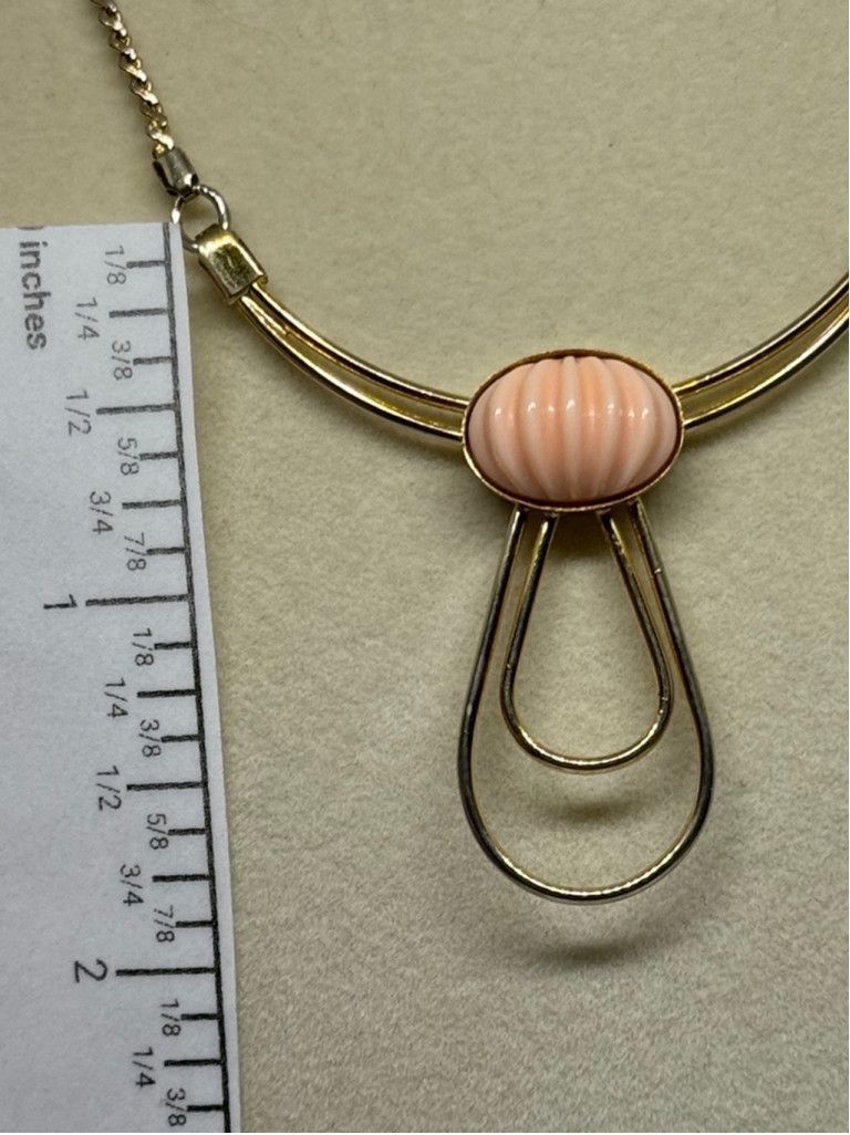Other Vintage Celebrity NY Pink Lucite Necklace Size ONE SIZE - 5 Thumbnail