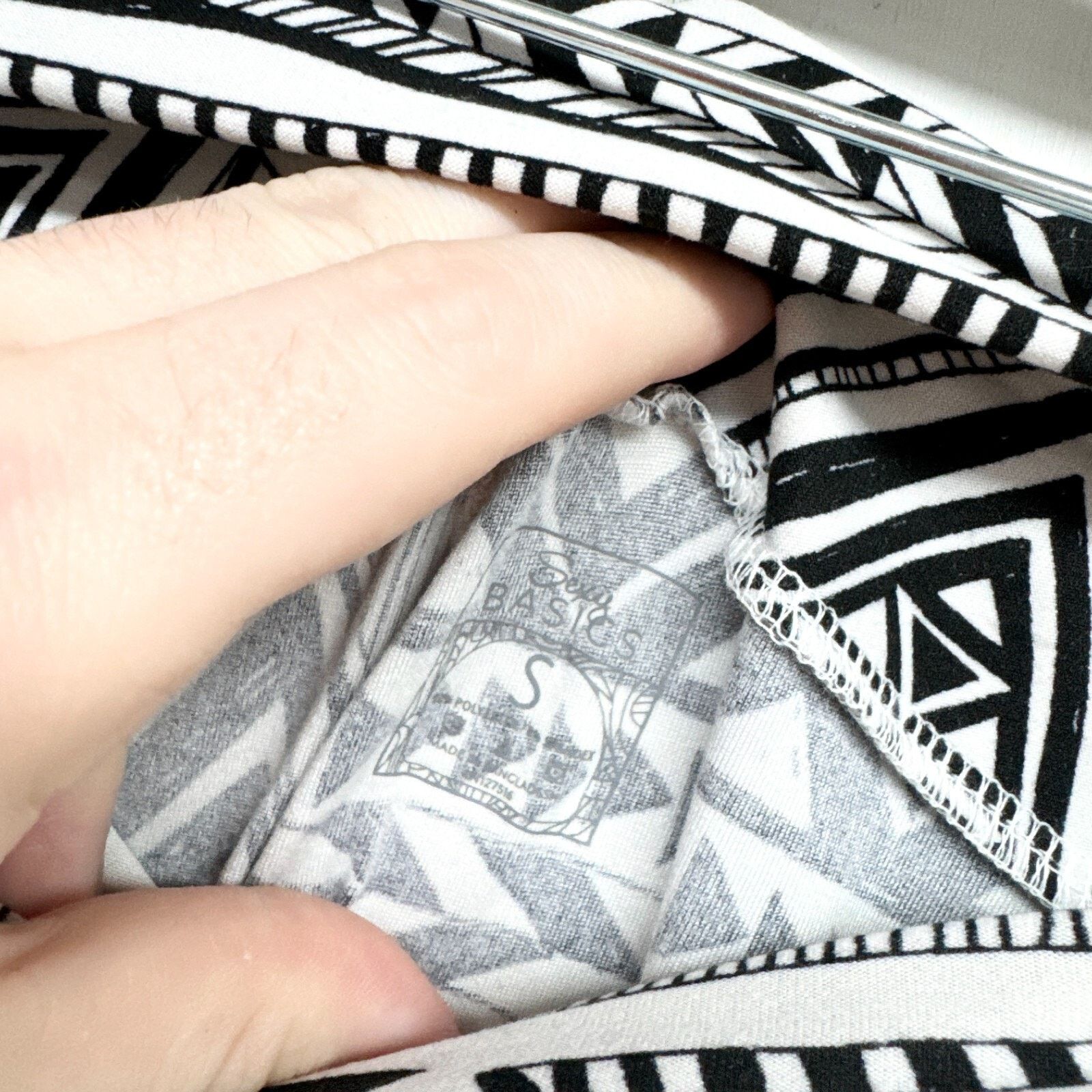 Other Sexy Basics 24/7 Anywear Pants SM Aztec Print Leggings NWT Size 27" / US 4 / IT 40 - 4 Thumbnail