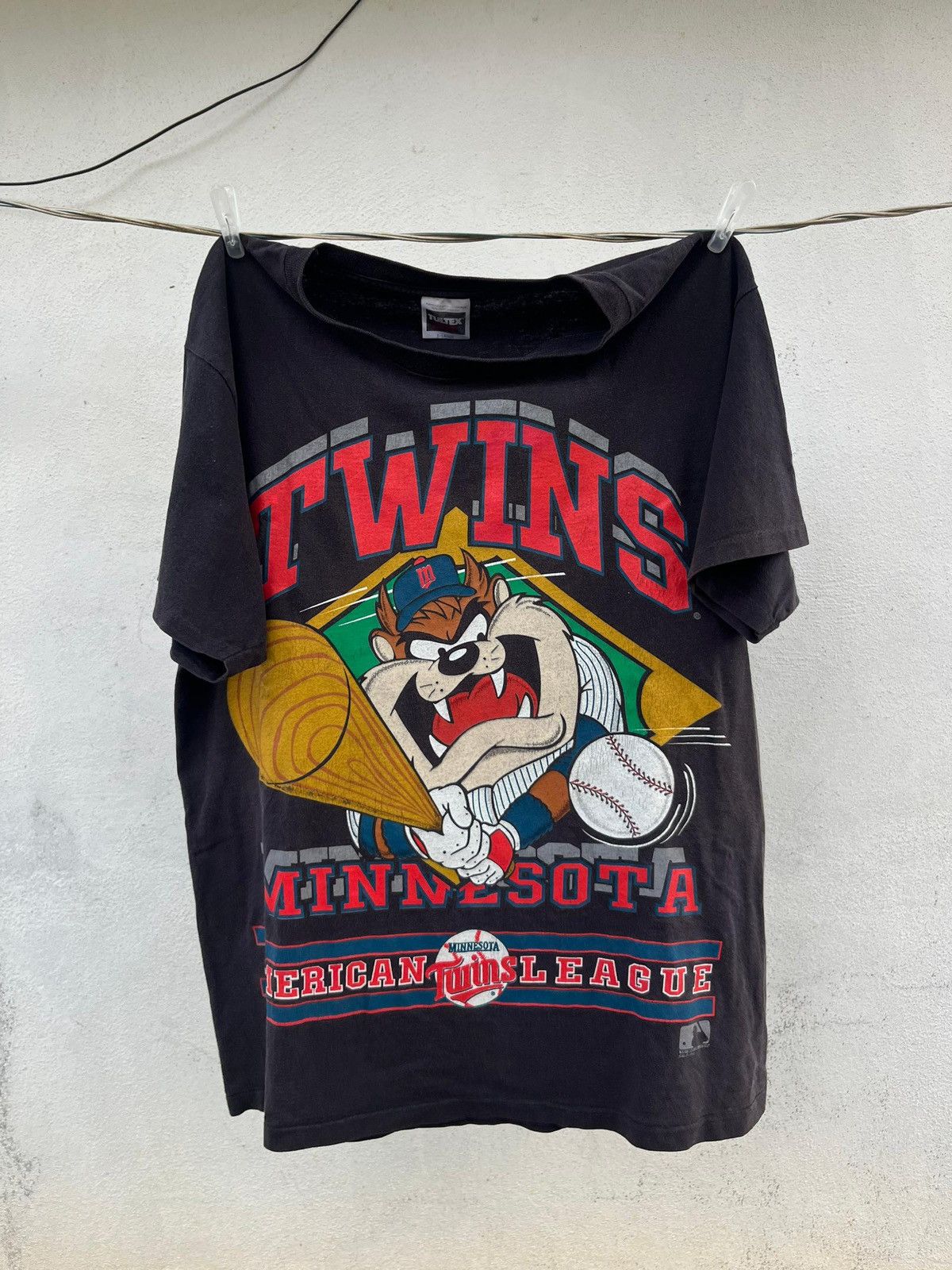 Looney Tunes x Minnesota Twins MLB collab 90s