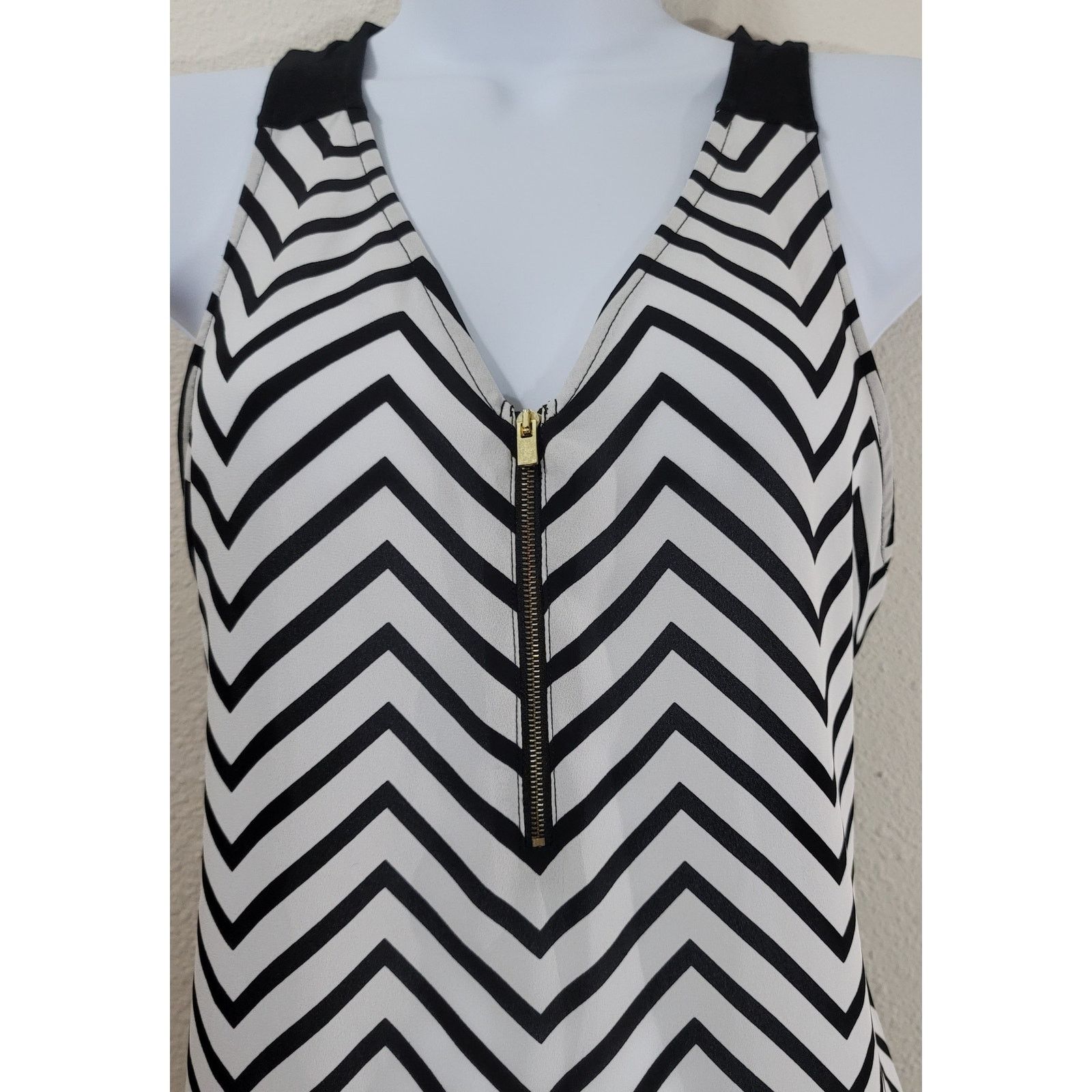 Express Express Black White Chevron Print Tank Top Small Zip Bodice Size S / US 4 / IT 40 - 5 Thumbnail