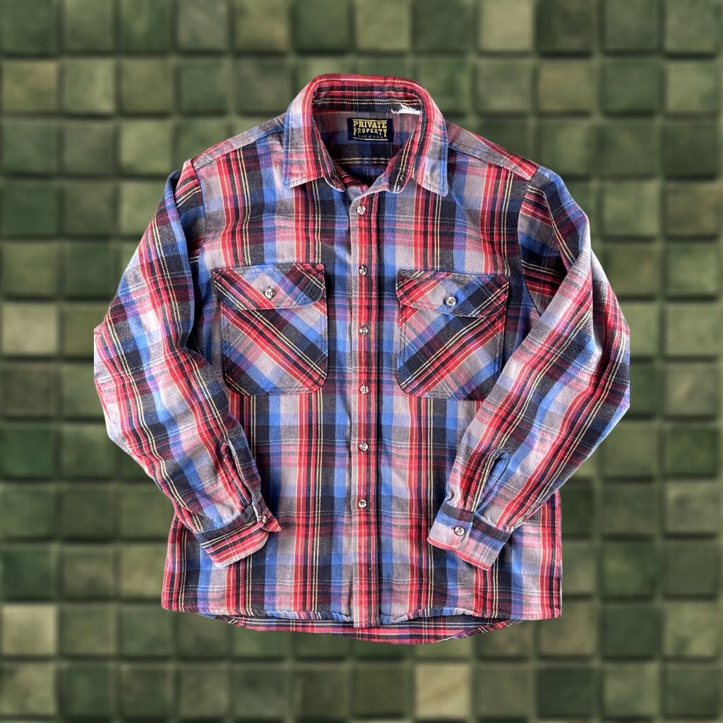 Vintage VINTAGE Private Property Flannel Shirt Workwear Grunge Red Blue USA L 90s Size US L / EU 52-54 / 3 - 1 Thumbnail