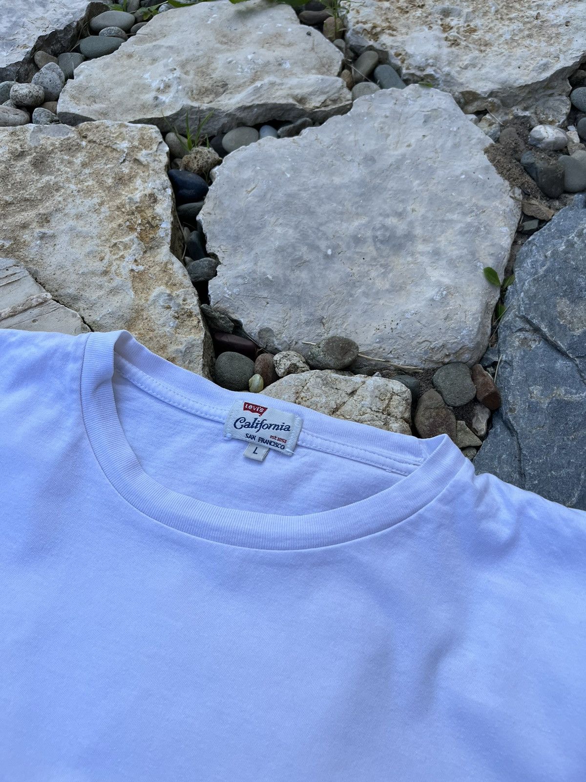 Levi's × Levi's Vintage Clothing × Vintage Levi’s vintage y2k basic distressed tee t-shirt cropped Size US M / EU 48-50 / 2 - 13 Thumbnail