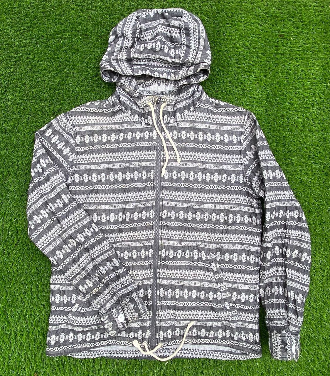 Designer × Japanese Brand Rare 🔥 Z-Surf Hooded Zipper Navajo Design Size US M / EU 48-50 / 2 - 1 Thumbnail