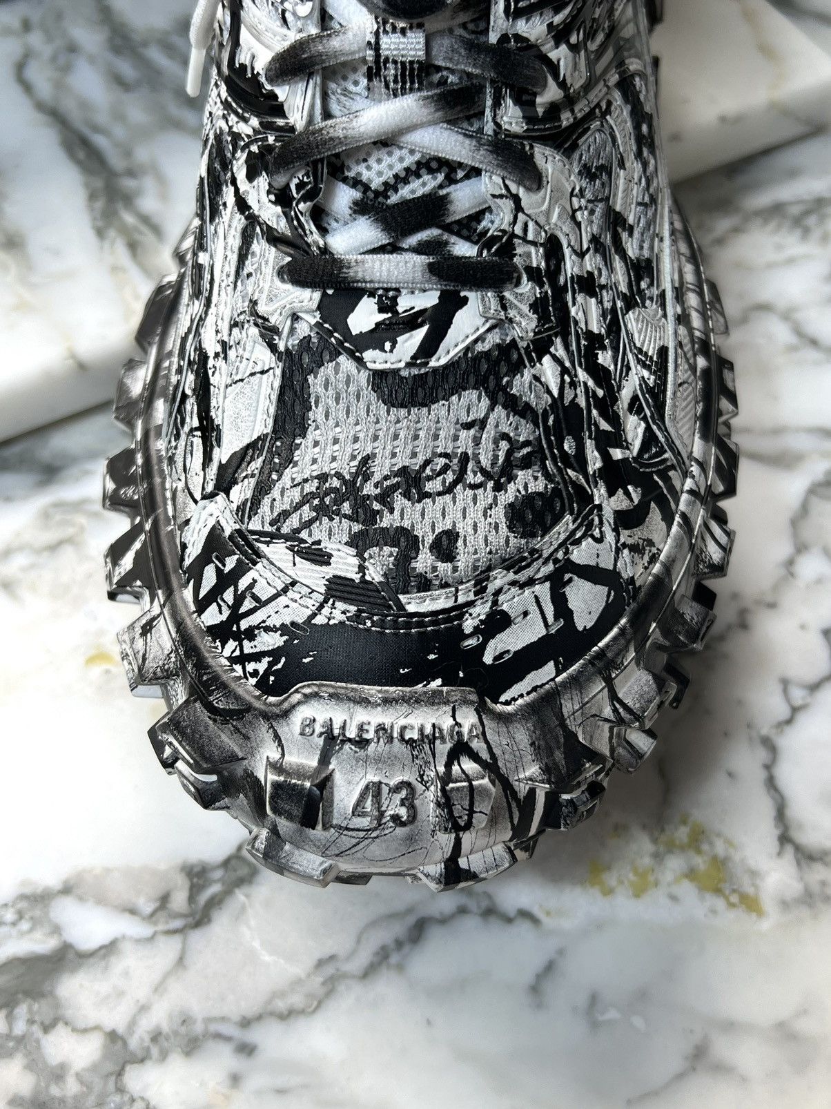 Balenciaga Balenciaga Men’s Graffiti Sneakers Brand New w Box Size US 10.5 / EU 43-44 - 7 Thumbnail