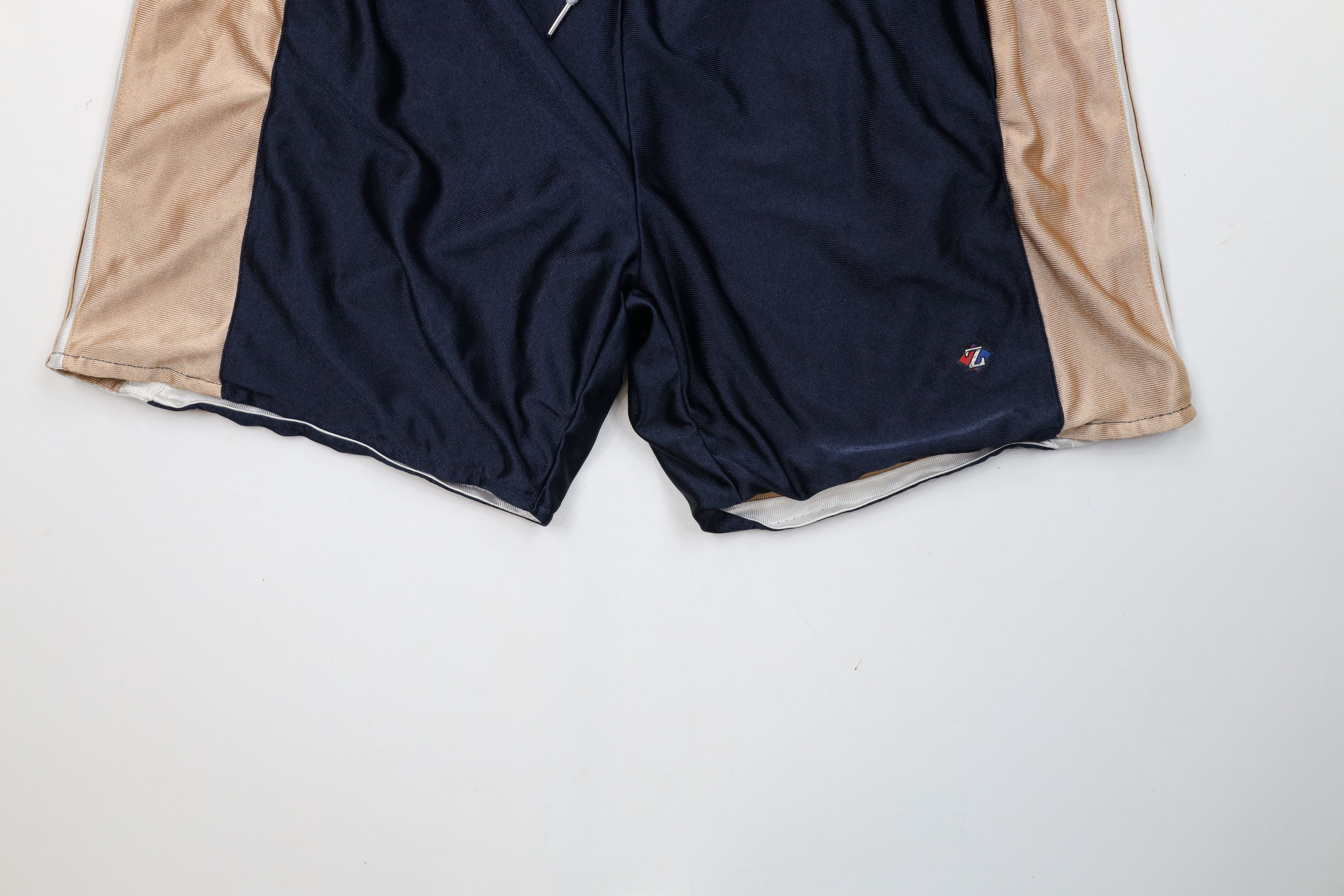 Vintage Vintage 90s Streetwear Reversible Above Knee Gym Shorts Size US 34 / EU 50 - 15 Thumbnail