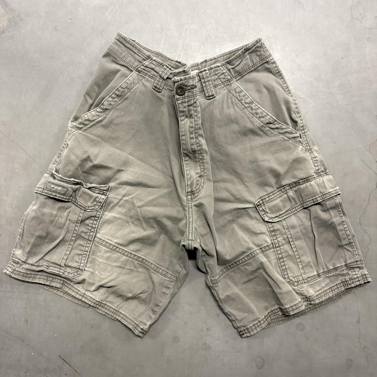 Vintage Crazy Vintage Y2K/2000s Essential Grey Cargo Shorts! Size US 34 / EU 50 - 1 Thumbnail