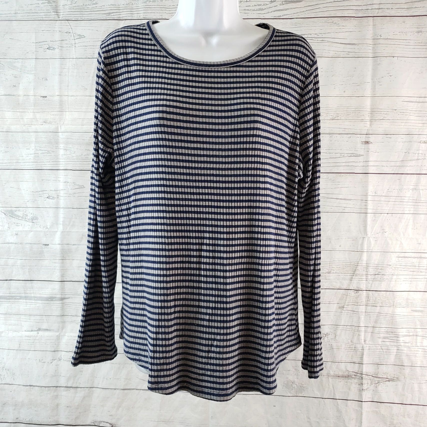 Old Navy Old Navy Womens Ribbed Top Sz Large Blue Gray Striped Long Sleeve Rayon Blend Shirt L Womens Blue Striped Long Sleeve Top Size L / US 10 / IT 46 - 2 Thumbnail