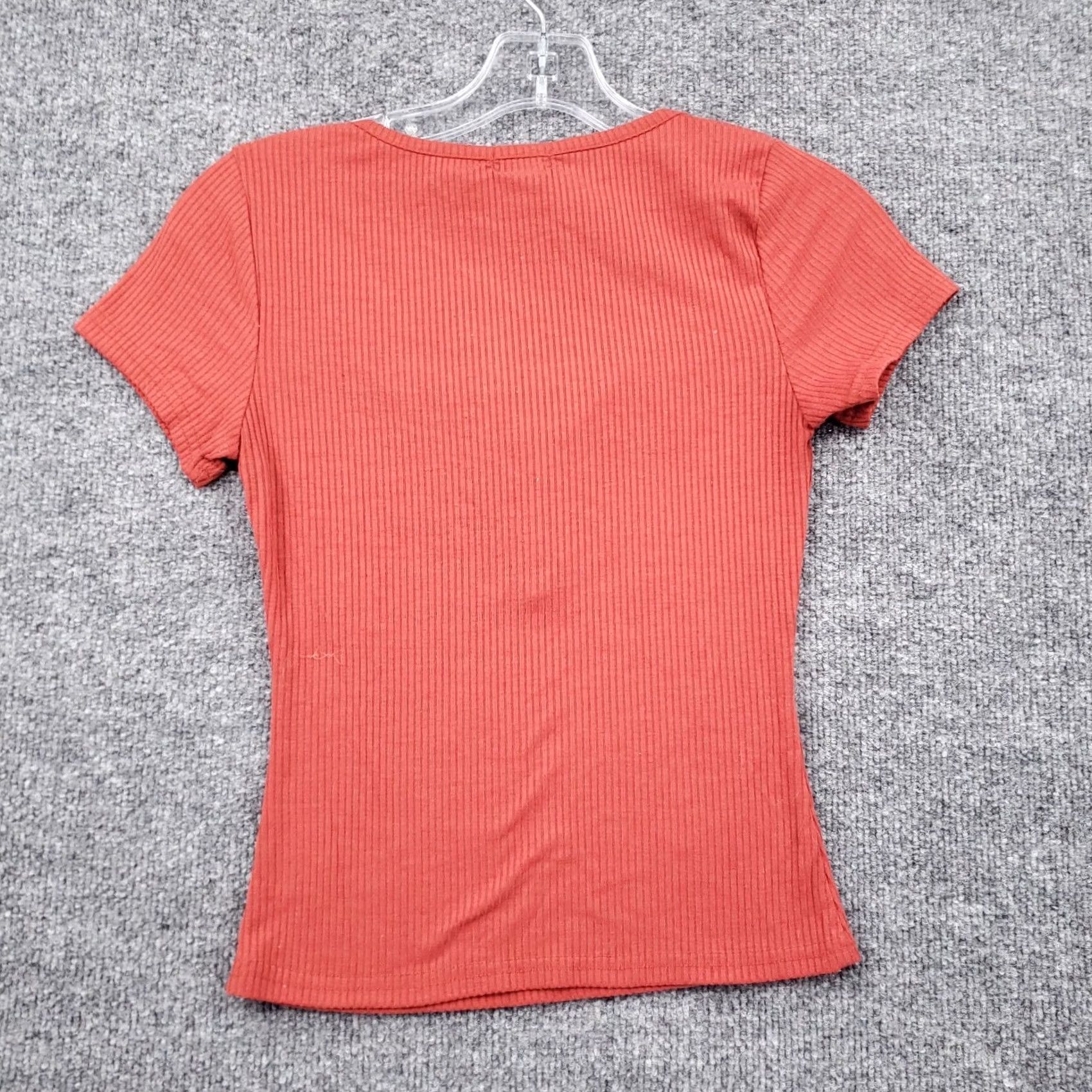 Vintage Rue21 T-Shirt Womens XS Red Cropped Henley Short Sleeve Ribbed Polyester Blend Size XS / US 0-2 / IT 36-38 - 2 Thumbnail