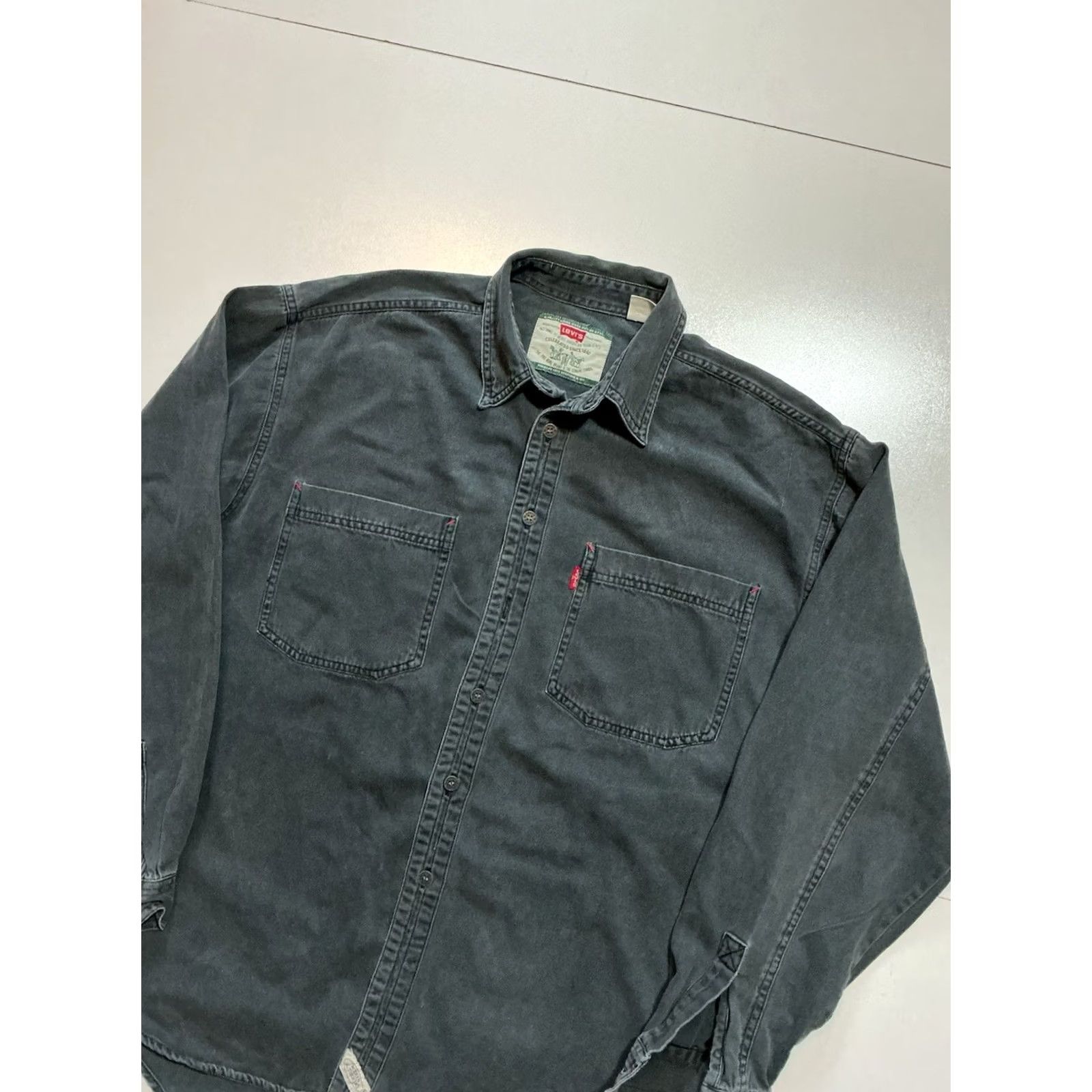 Levi's VINTAGE Levi's Modern Authentics Black Workwear Button-Front L/S Shirt M (1990s) Mens Size US M / EU 48-50 / 2 - 3 Thumbnail