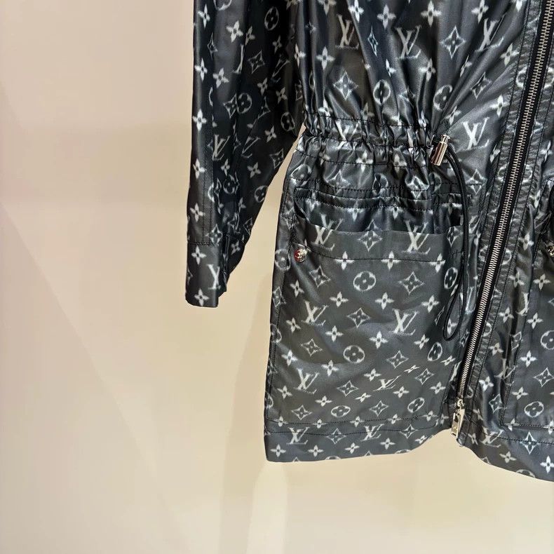 Louis Vuitton Louis Vuitton Black and grey logo full print hooded zipper Size XS / US 0-2 / IT 36-38 - 5 Thumbnail