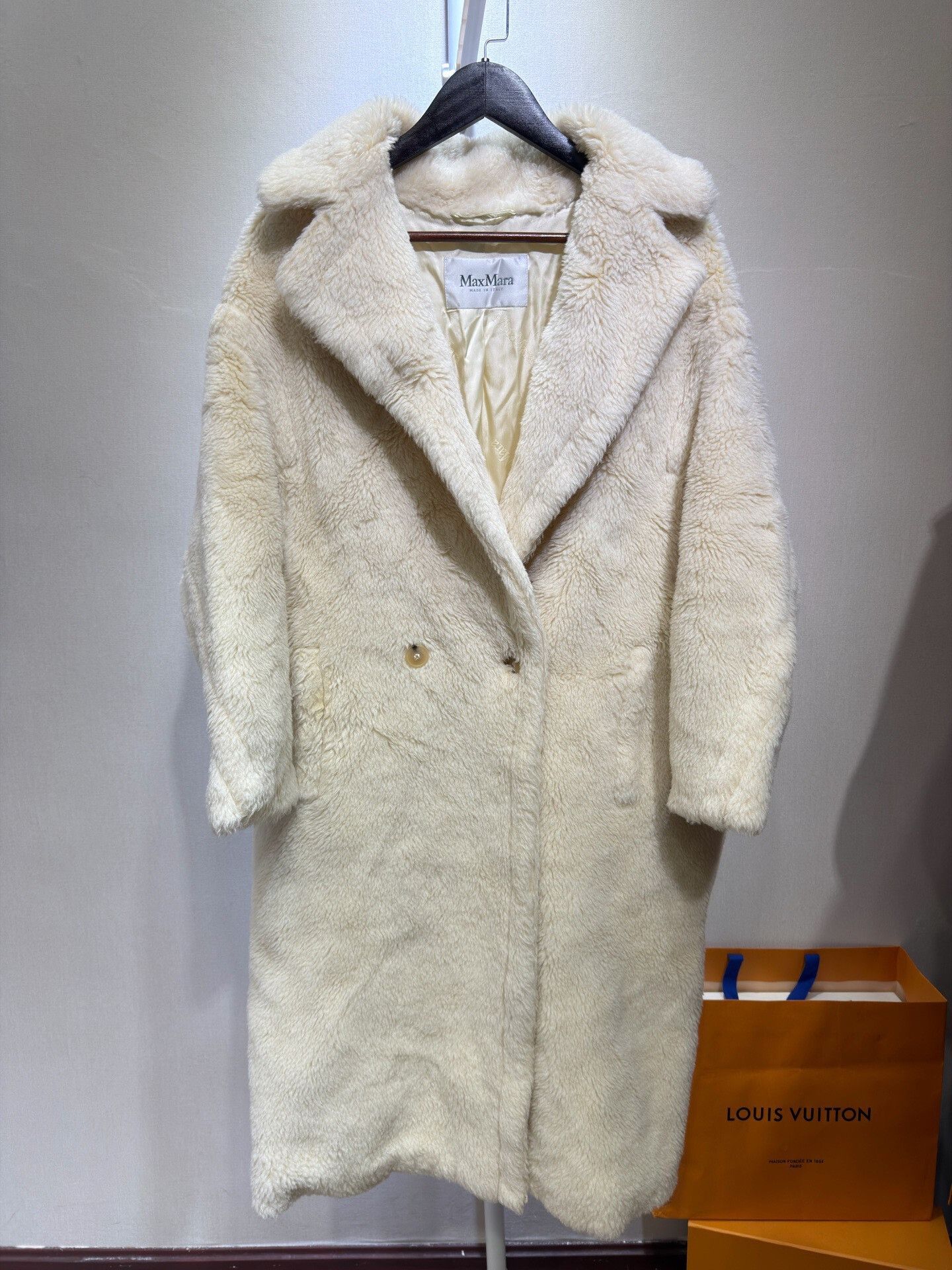 Max Mara Maxmara Teddy Collection White Coat Size S / US 4 / IT 40 - 1 Thumbnail