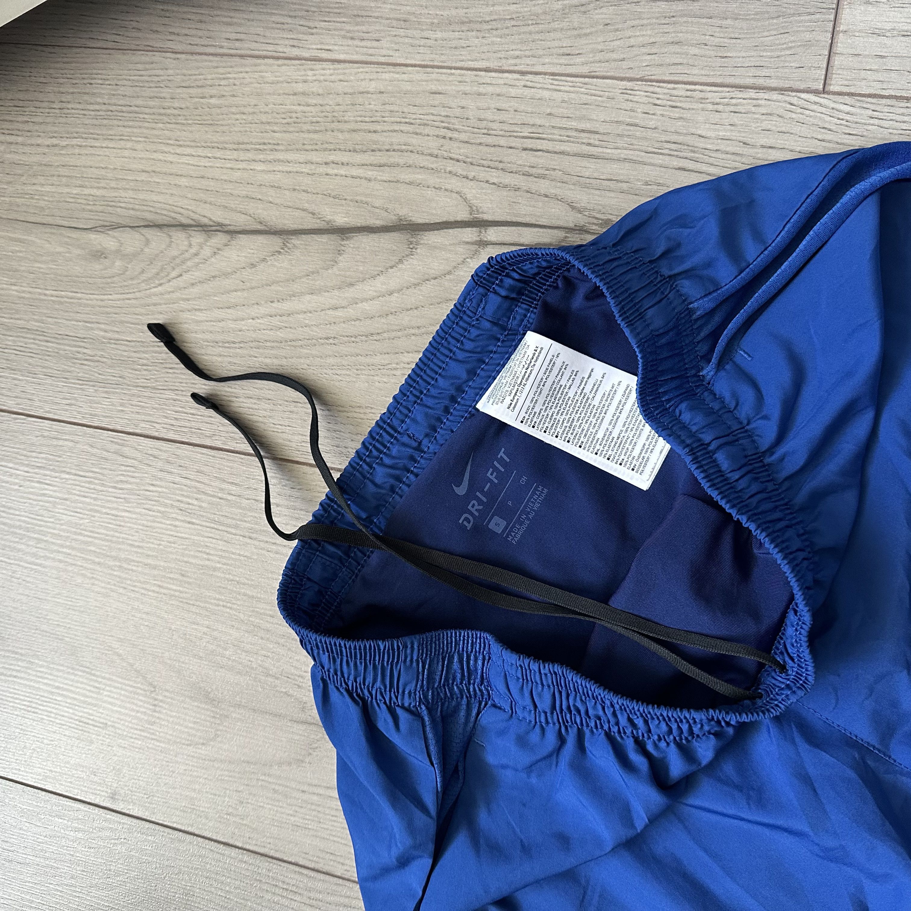 Nike Nike Reflective Swoosh Nylon Drill Shorts Size US 30 / EU 46 - 6 Thumbnail