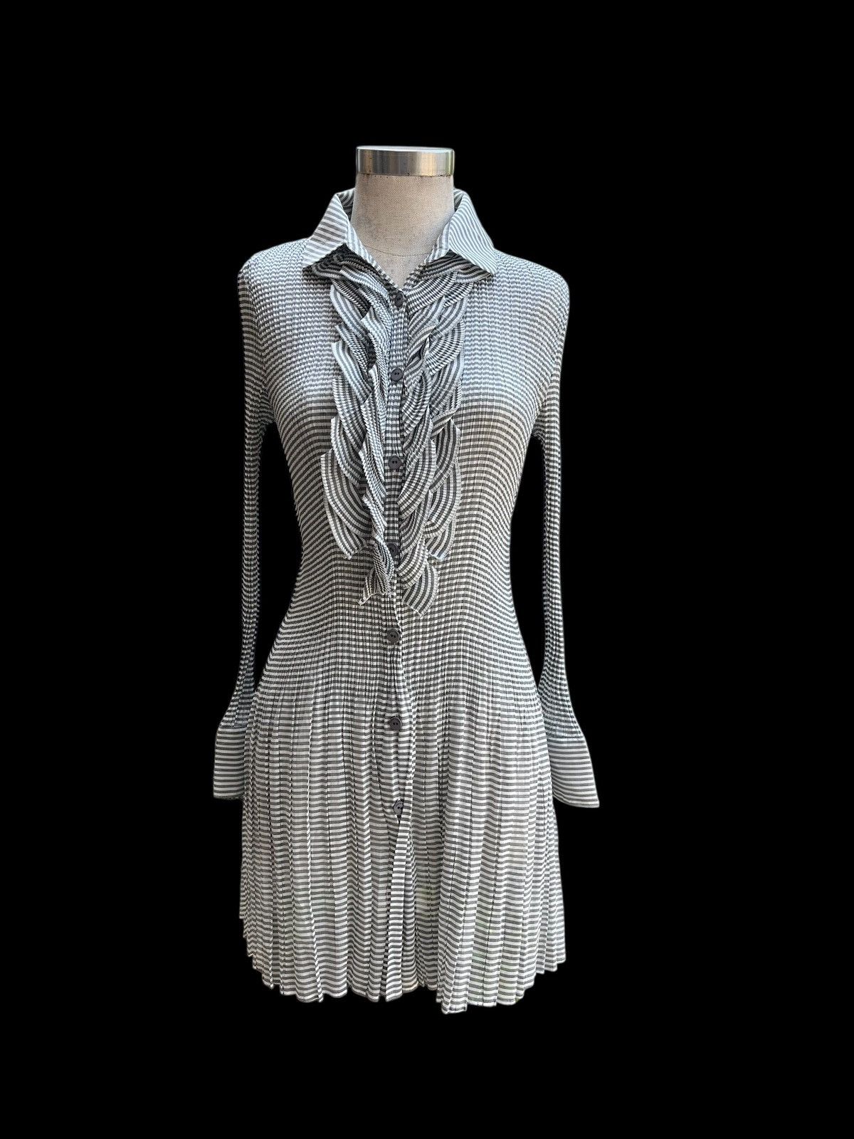 Pierre Cardin Vintage pleated blouse Size XS / US 0-2 / IT 36-38 - 1 Thumbnail