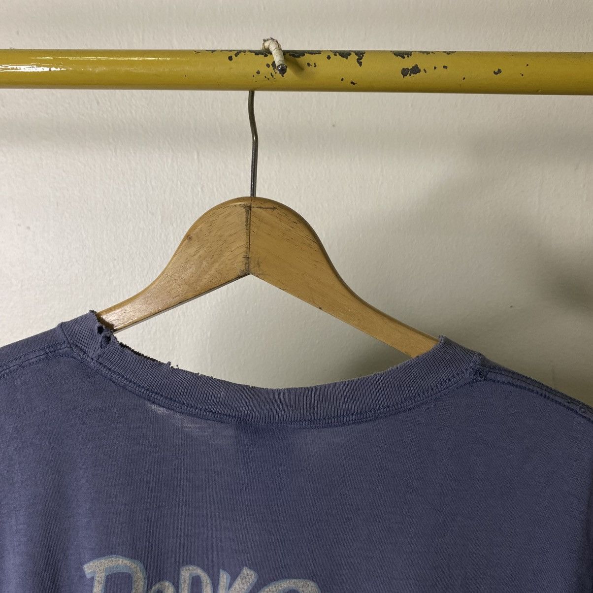Body Glove Vintage 2000s Body Glove Surfboards Faded Surfing Tee Size US M / EU 48-50 / 2 - 3 Thumbnail
