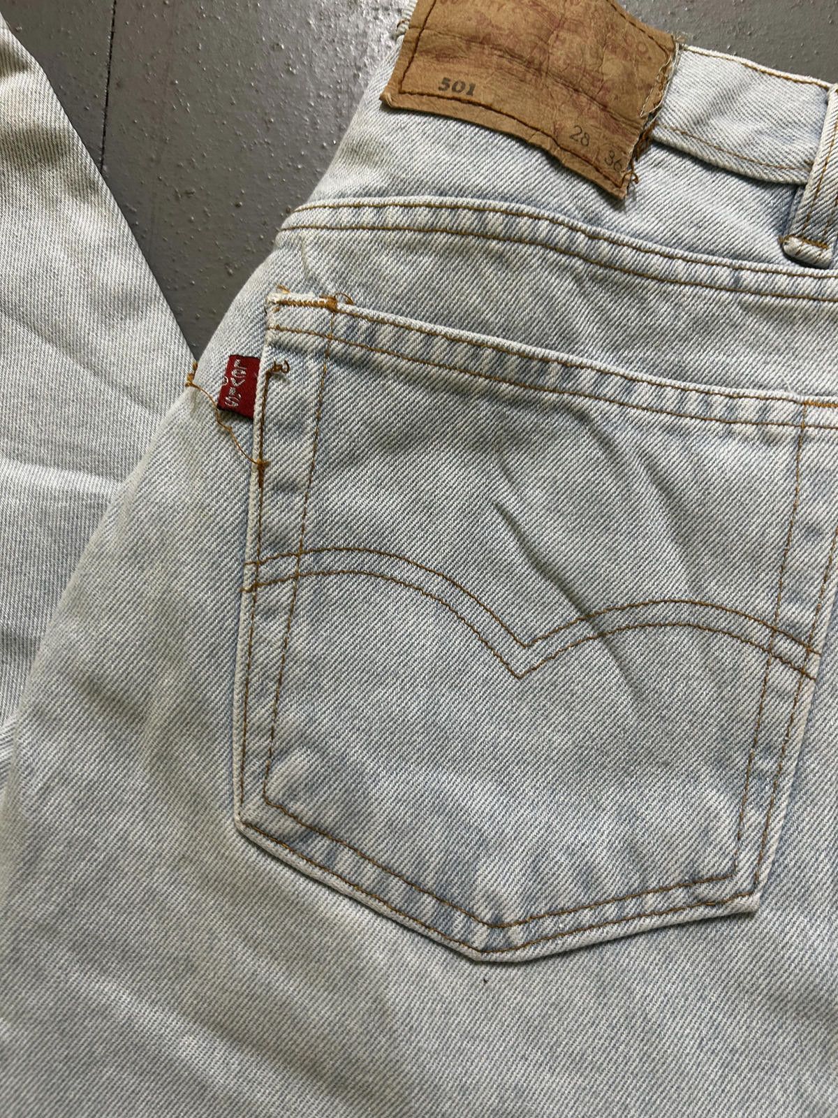 Levi's Levi's 501 Light Wash Jeans - Classic Fit Size US 28 / EU 44 - 4 Thumbnail