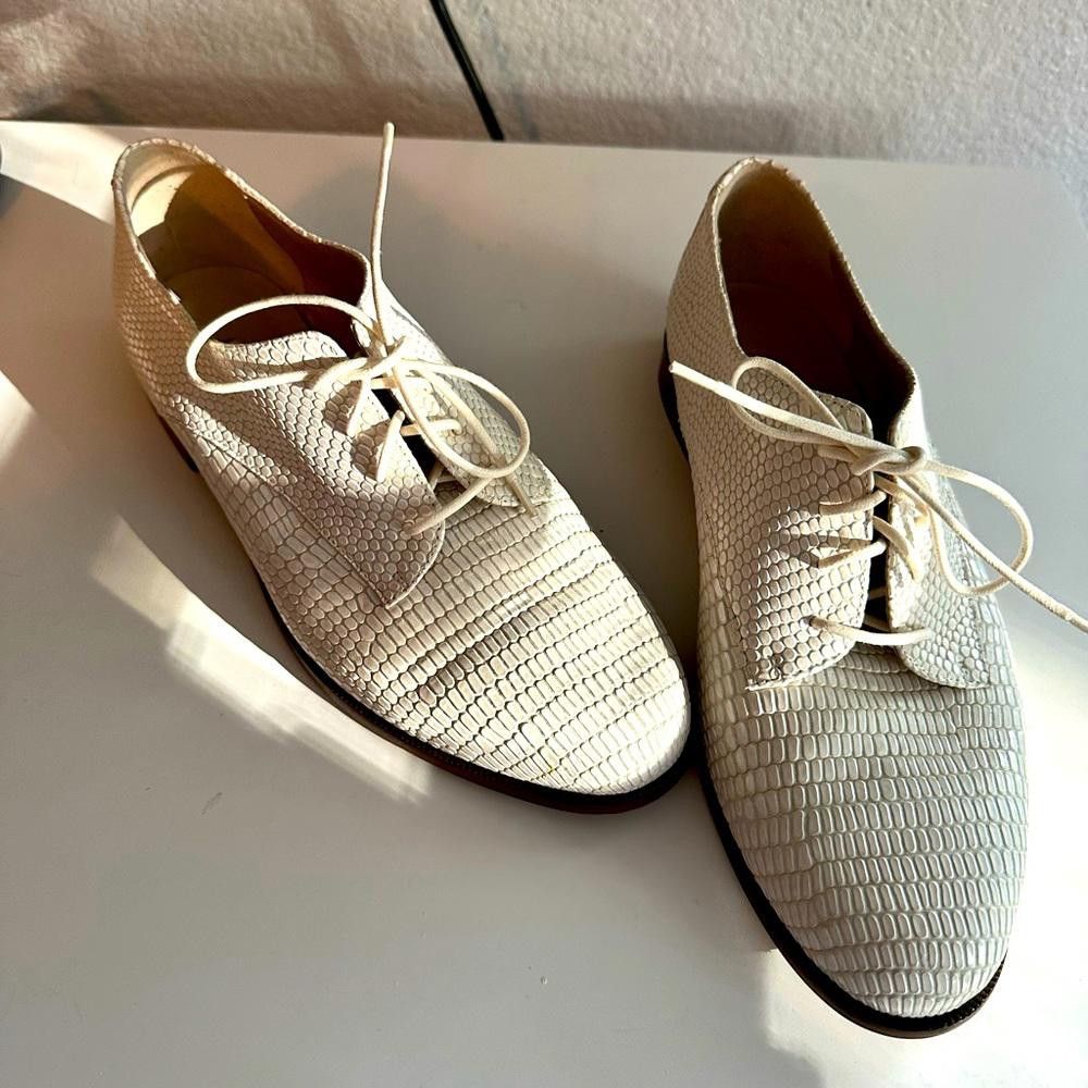 Diane von Furstenberg Diane von Furstenberg Ziggy Oxford White Lizard Loafer 9.5 Size US 9.5 / IT 39.5 - 3 Thumbnail