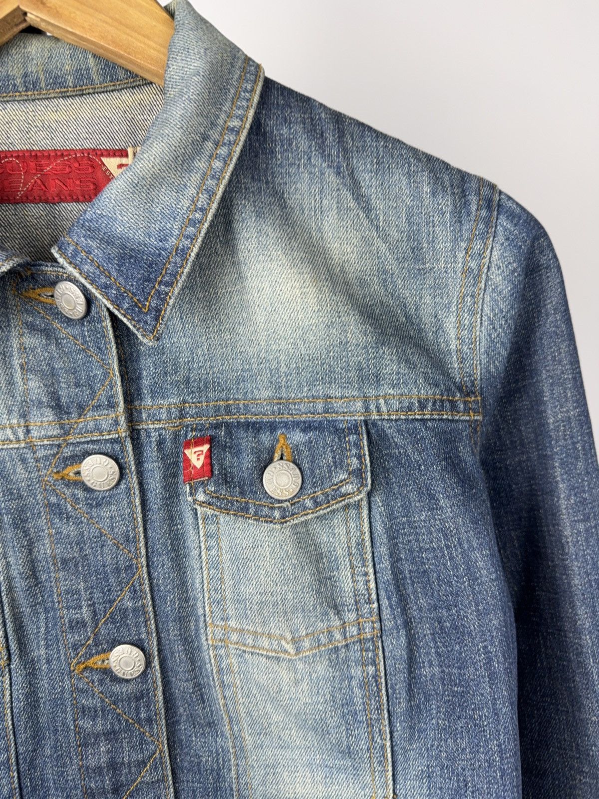 Guess 00s Sexy Vintage Guess Jeans Vintage XS Denim Trucker Jacket Size XS / US 0-2 / IT 36-38 - 3 Thumbnail