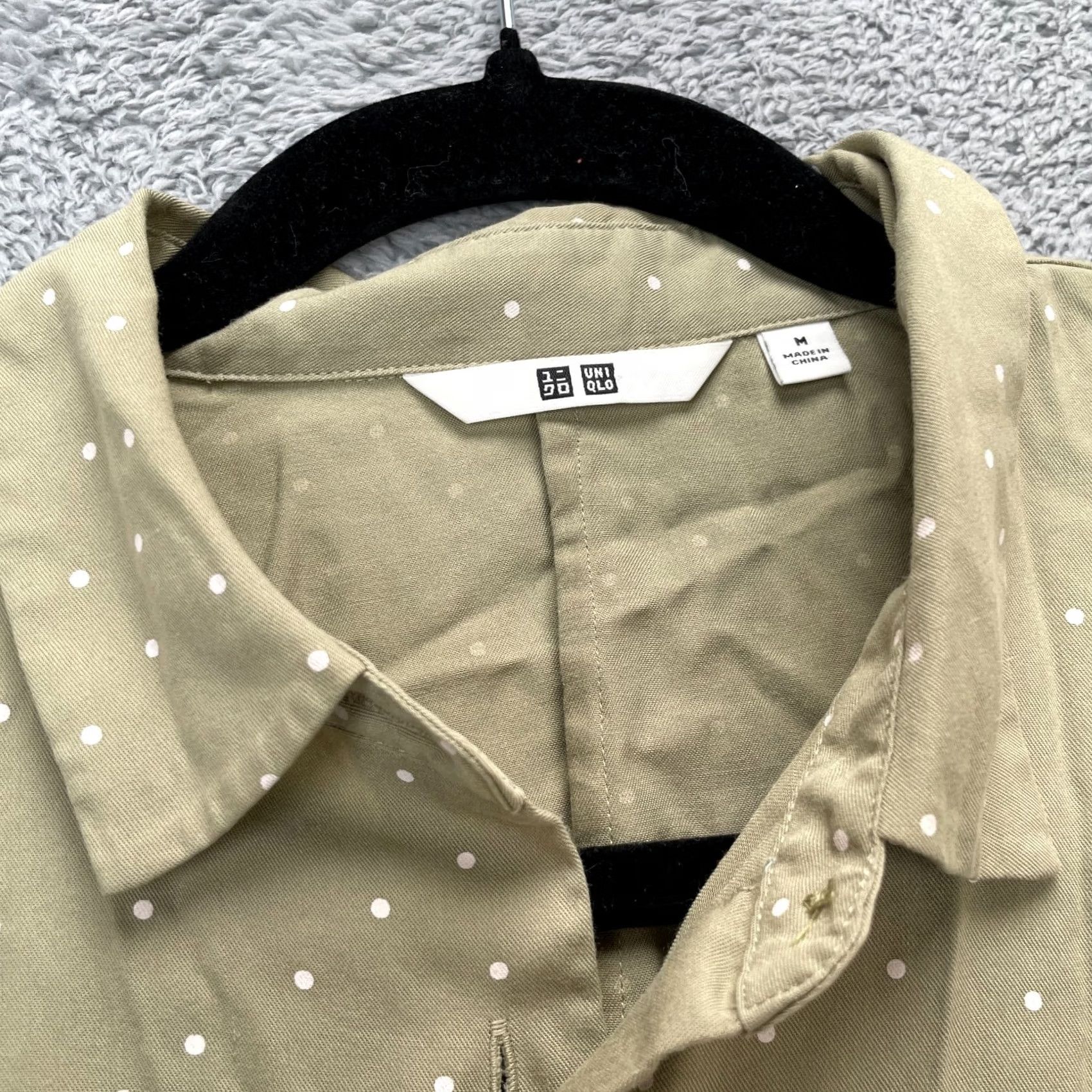 Uniqlo Uniqlo Blouse Shirt Womens Medium Green Polka Dot Button Up Wrinkle Resistant Casual Sleeve Size M / US 6-8 / IT 42-44 - 3 Thumbnail