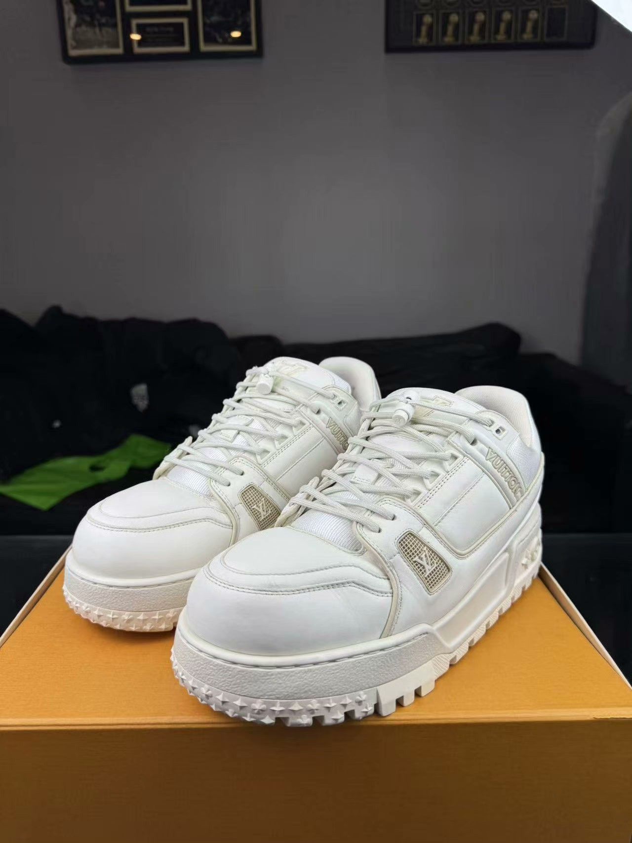 Louis Vuitton Louis Vuitton Training White Lowtop Sneakers 41 Men Size US 8.5 / EU 41-42 - 1 Thumbnail