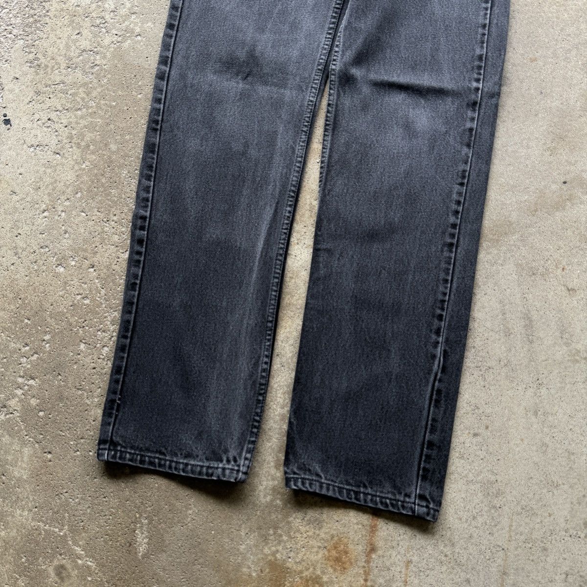 Vintage Vintage 90s Levi's 505 Faded Black Orange Tab Denim Jeans Size US 33 - 11 Thumbnail