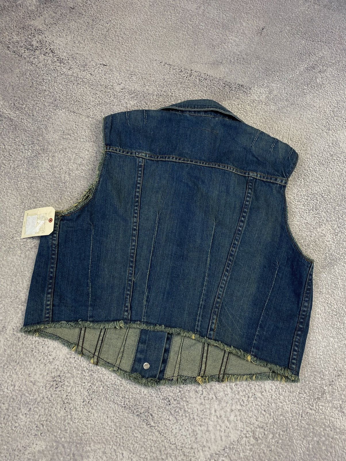 Levi's NWT Women's Levi's Distressed Jeans Vest Size M / US 6-8 / IT 42-44 - 3 Thumbnail