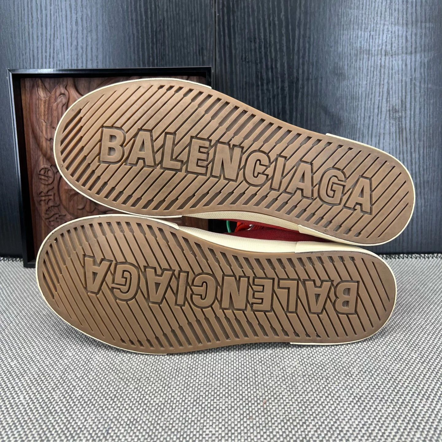 Balenciaga Balenciaga distressed canvas sneakers red 40 Size US 7 / EU 40 - 7 Thumbnail