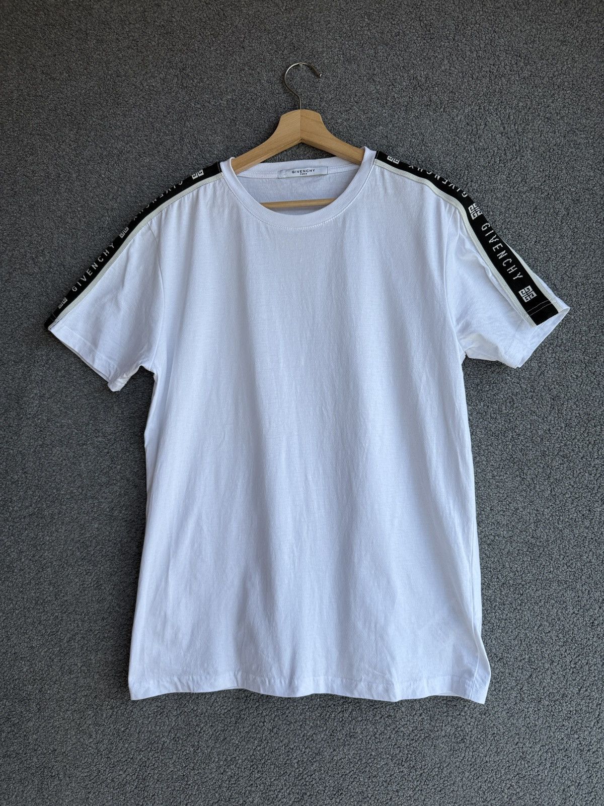 Givenchy Givenchy Taped Sleeve Logo T-Shirt Size US XL / EU 56 / 4 - 1 Thumbnail