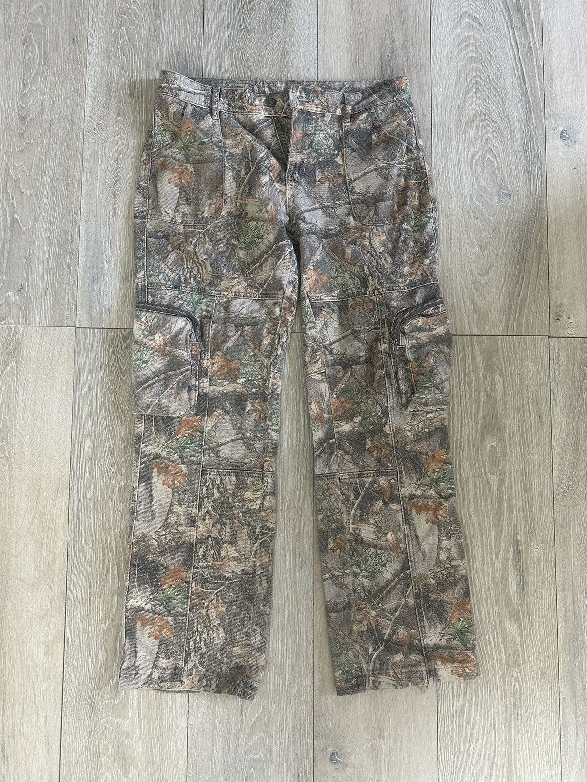 The GV Gallery Gv Gallery Real Tree Camo Cargos Size US 32 / EU 48 - 1 Thumbnail