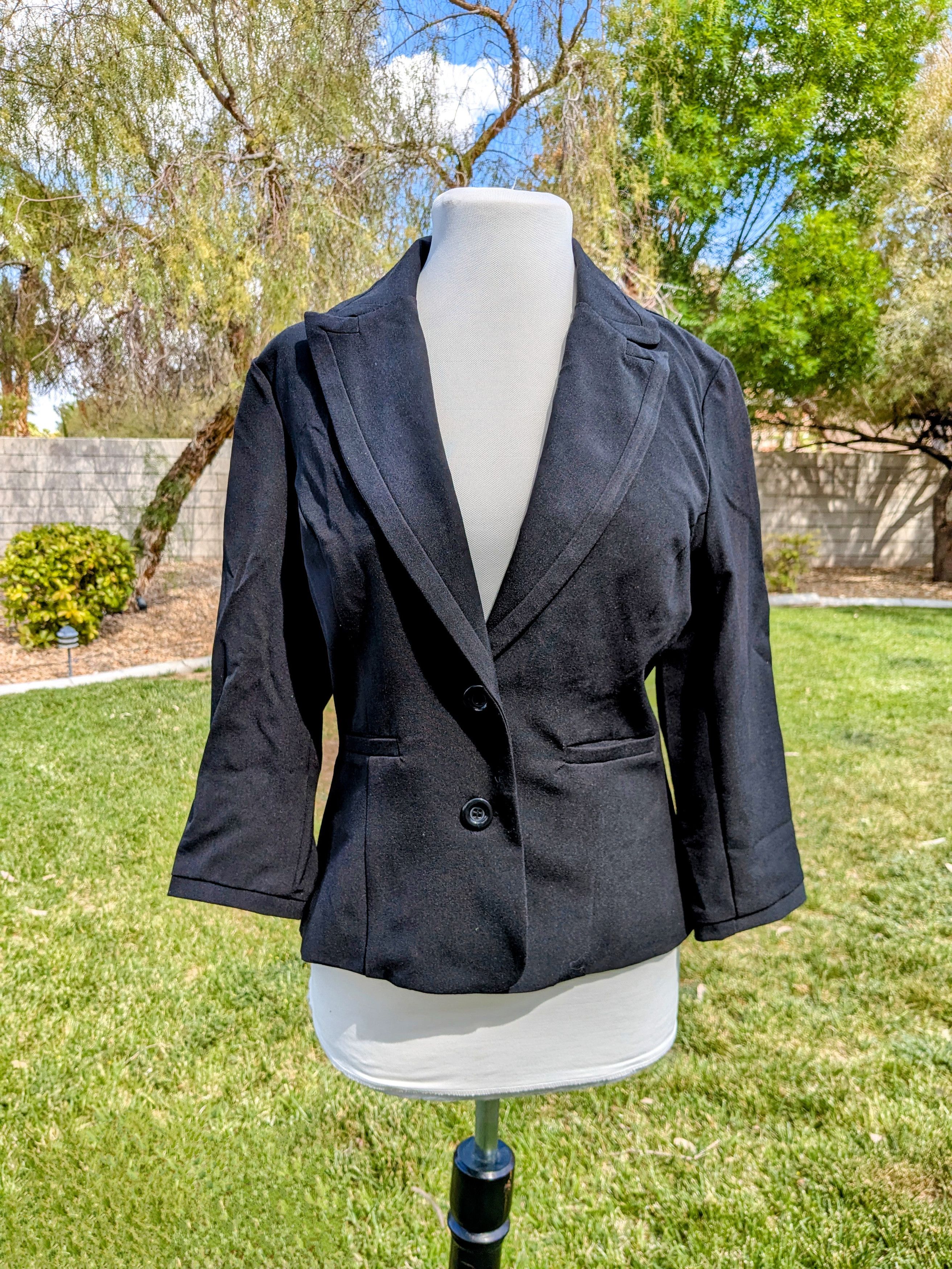 Designer Petite Midnight 2-Button Blazer Short Jacket Lapel Coat EUC Size M / US 6-8 / IT 42-44 - 1 Thumbnail