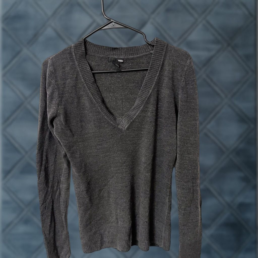 H&M VINTAGE H&M Women's Sweater Pullover V-Neck Long Sleeve Cotton Logo Gray Medium Size M / US 6-8 / IT 42-44 - 1 Thumbnail
