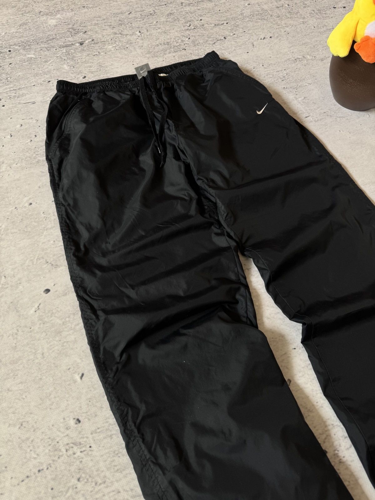 Nike × Vintage NIKE NYLON VINTAGE Y2K OVERSIZE BAGGY FIT PANTS SWEATPANTS Size US 34 / EU 50 - 4 Thumbnail