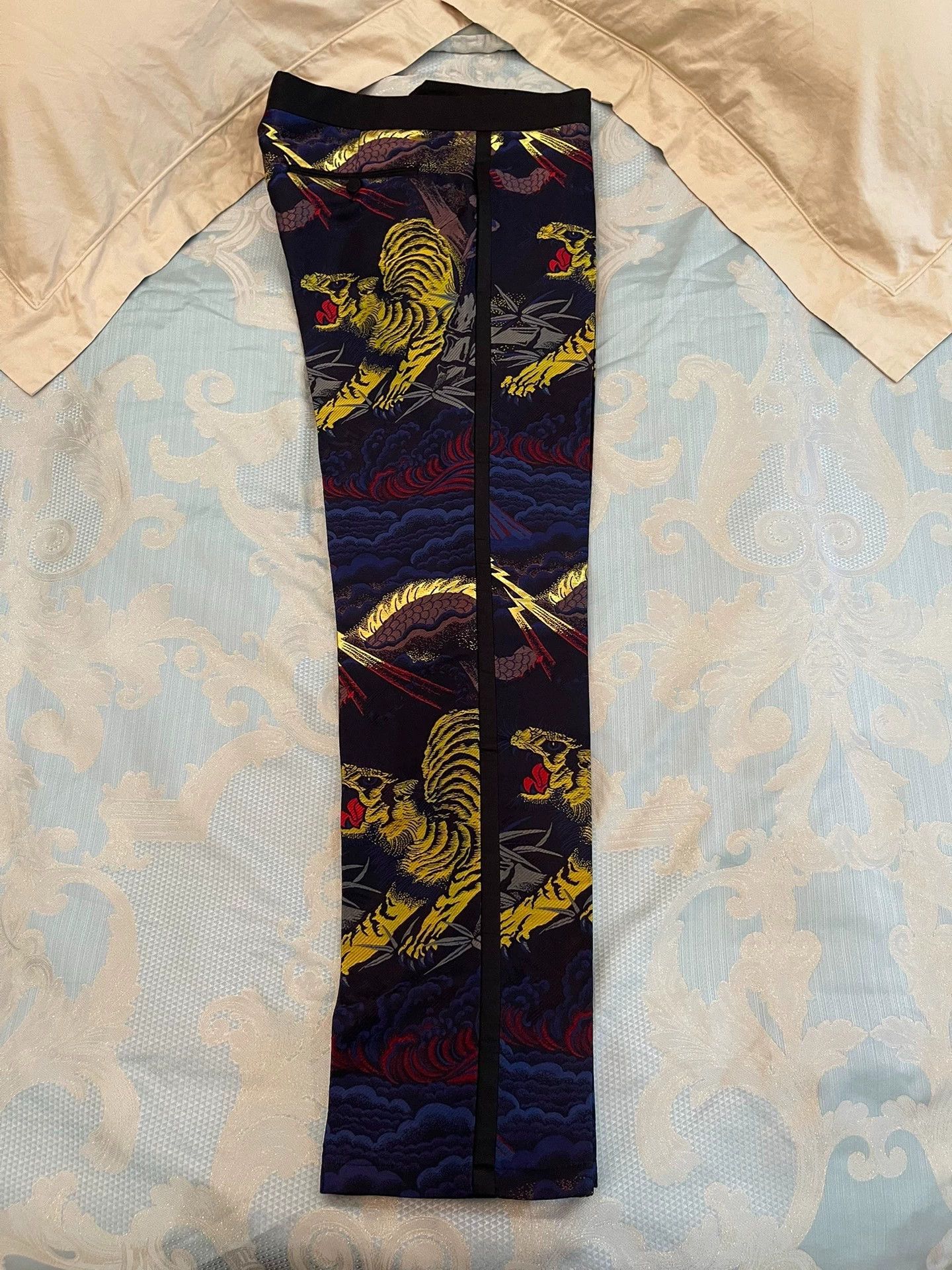 Gucci Gucci 50 Custom Silk Embroidered Gold Suit Worn Size 50R - 7 Thumbnail