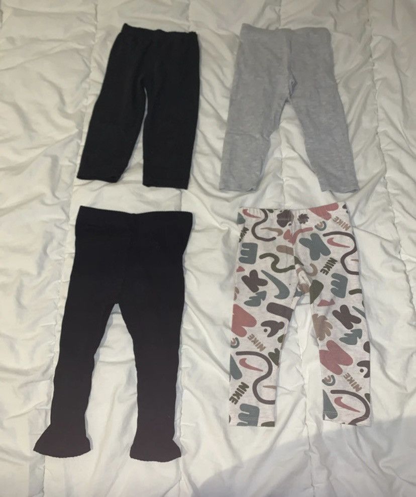 Nike Lot de quatre pantalons pour petite fille Size 26" / US 2 / IT 38 - 1 Thumbnail