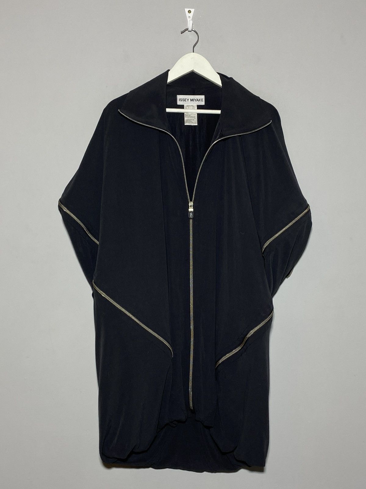 Issey Miyake Issey Miyake Black Asymmetrical Zipper Jacket Size US M / EU 48-50 / 2 - 3 Thumbnail
