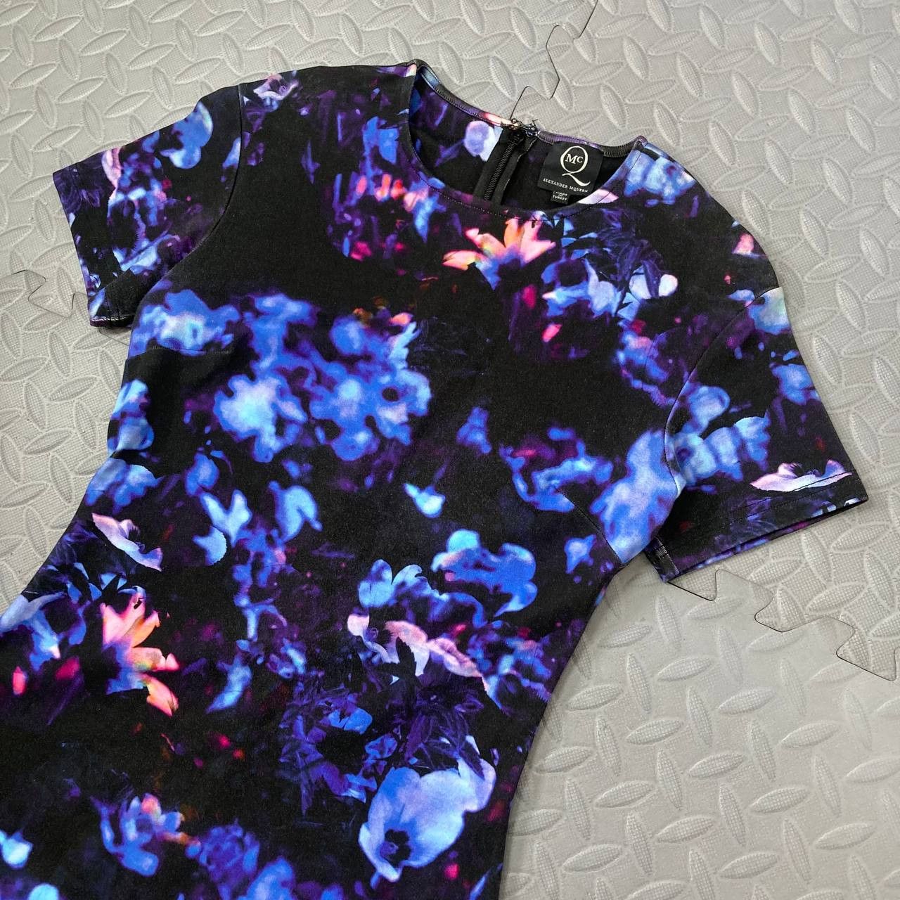MCQ 2015 Hight-Contrast Blue floral Bodycon Midi Dress Size M / US 6-8 / IT 42-44 - 5 Thumbnail