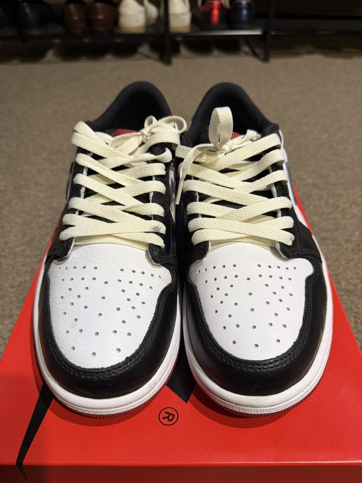 Jordan Brand × Nike Retro 1 Low OG Black Toe Size US 10 / EU 43 - 1 Thumbnail