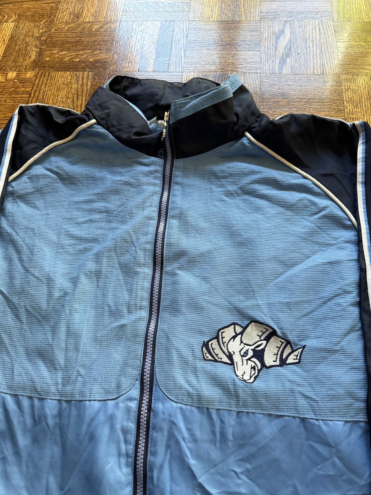 Starter Vintage Starter North Carolina Tar Heels Zip Up Windbreaker Size US L / EU 52-54 / 3 - 3 Thumbnail