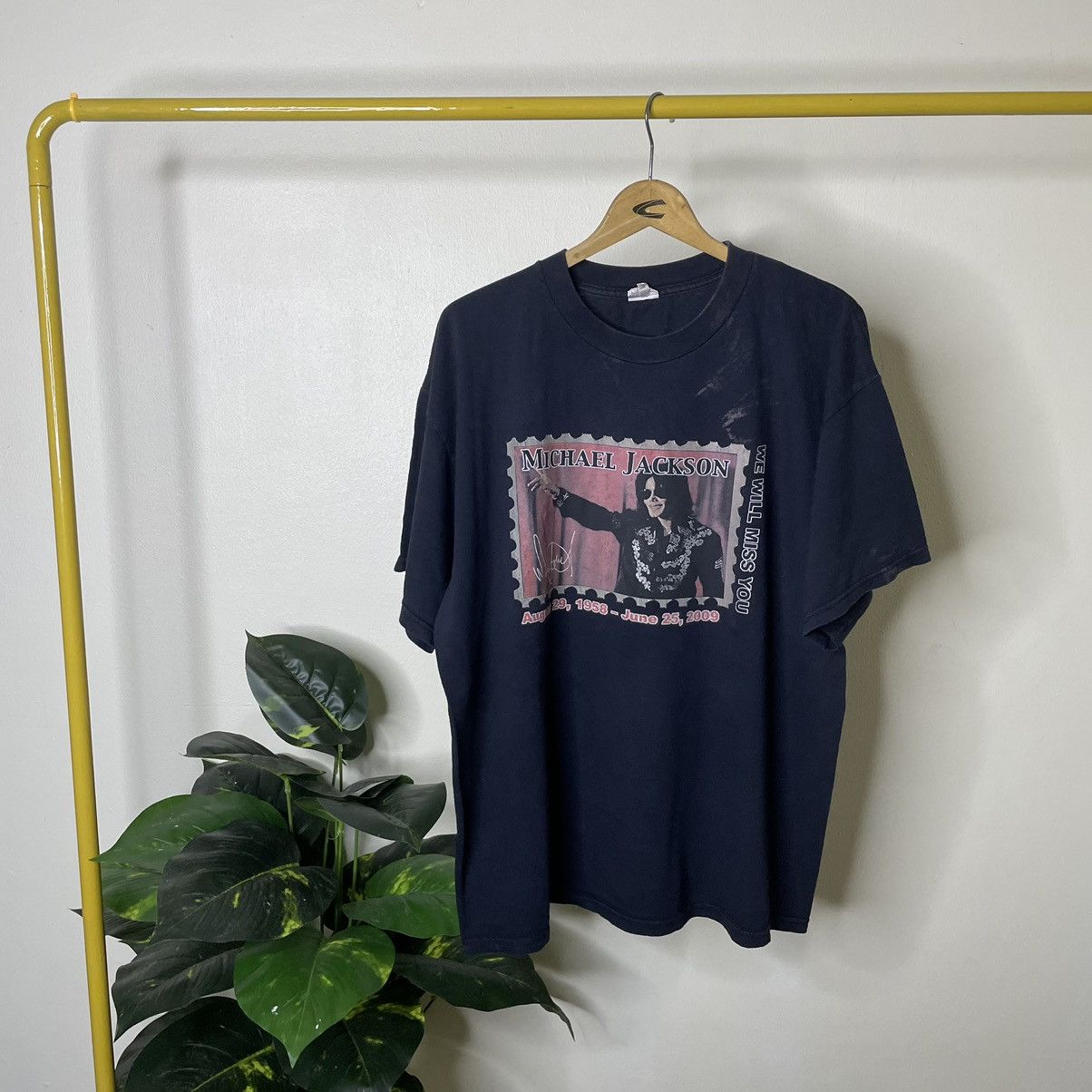 Band Tees × Michael Jackson × Vintage Vintage 2009 Michael Jackson Tribute Memory T Shirt Size US XL / EU 56 / 4 - 1 Thumbnail