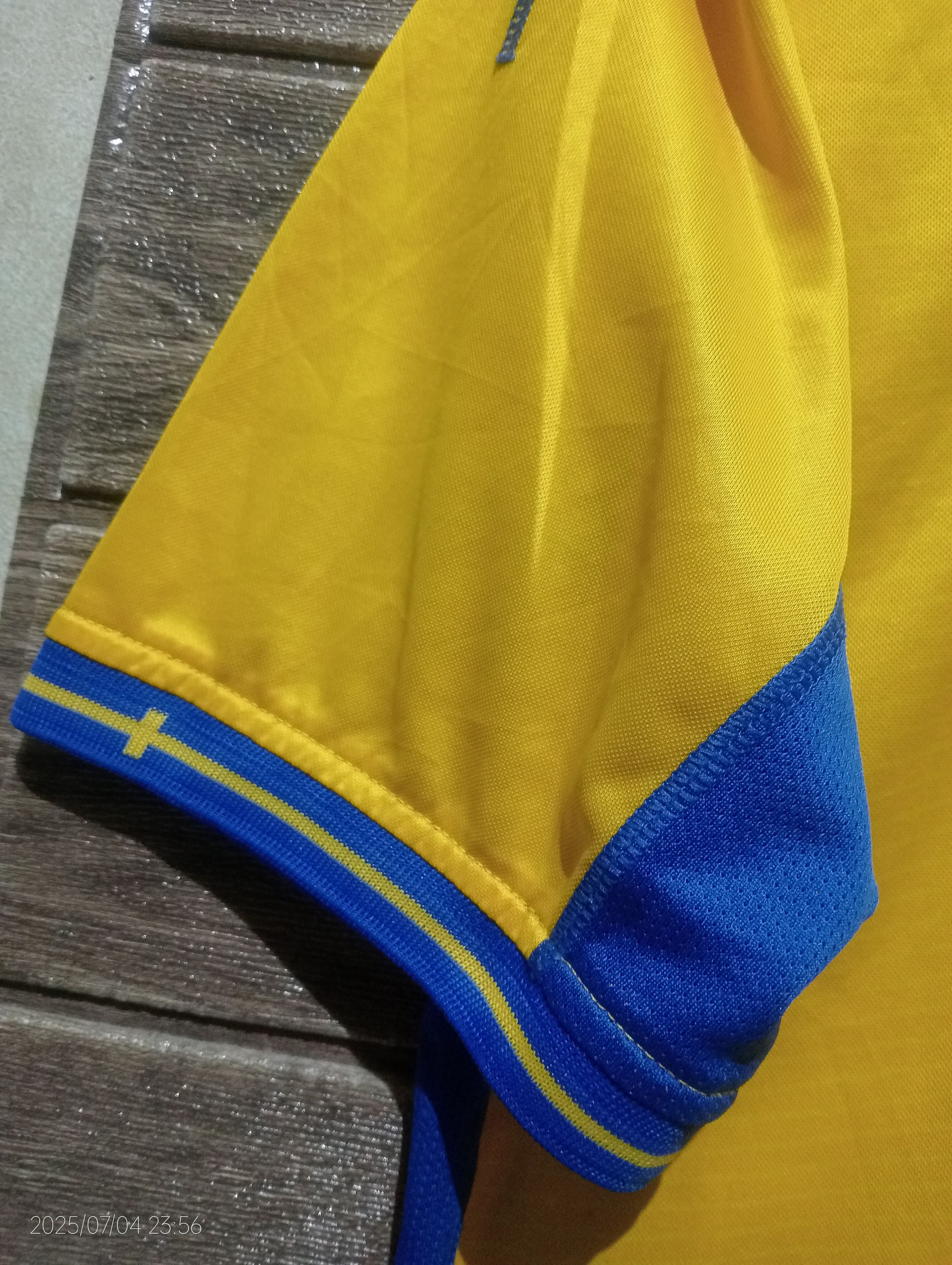 Umbro Vintage Umbro 2003/05 Sweden Home Jersey World Cup Size US L / EU 52-54 / 3 - 2 Thumbnail