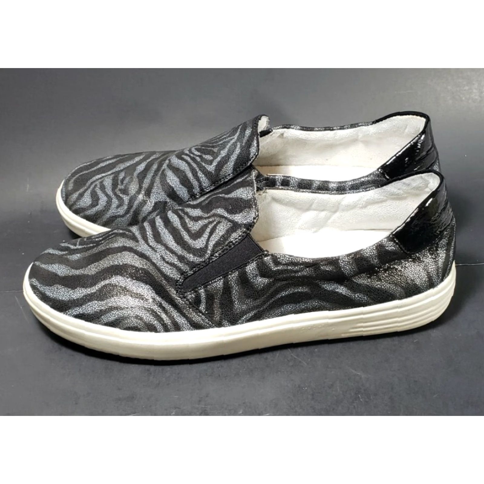 Vintage Remonte Celia Black and White Leather Casual Slip On Loafers Womens 39 40 Slip On Casual Loafers Womens Lime? Size US 9 / IT 39 - 5 Thumbnail