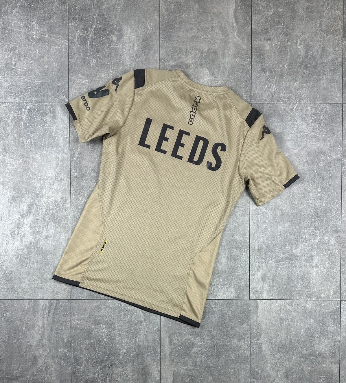 Kappa Kappa Leeds United 2019/20 Training 100 Years Jersey Size US M / EU 48-50 / 2 - 12 Thumbnail