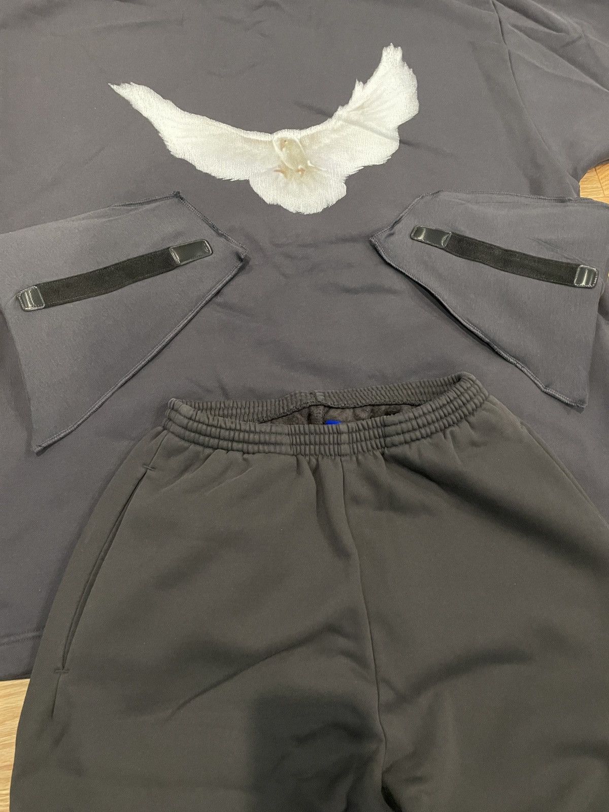 Balenciaga × Gap × Kanye West Yeezy Gap Balenciaga Dove Sweatsuit Medium Size US M / EU 48-50 / 2 - 4 Thumbnail