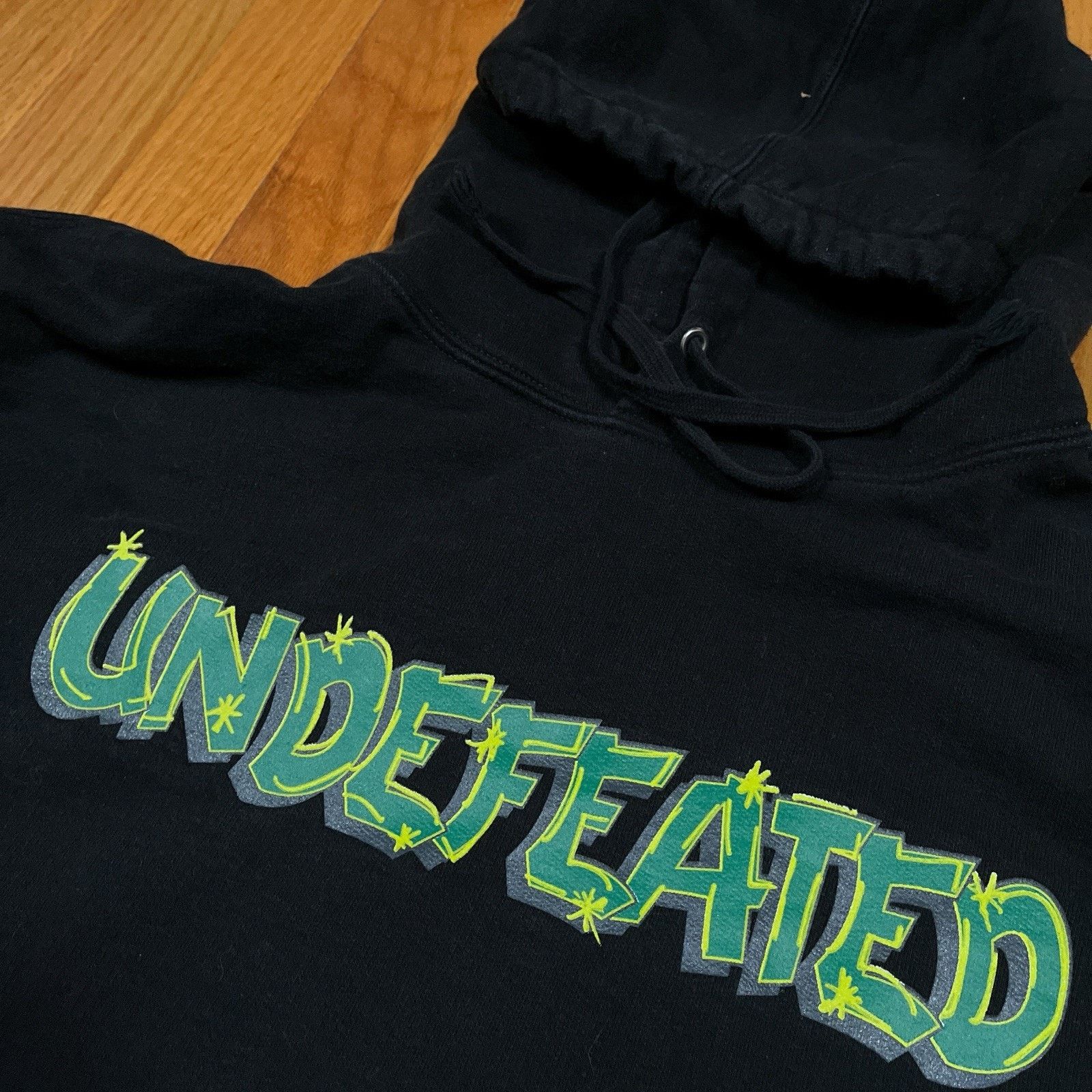 Undefeated Undefeated Logo Hoodie Canada Made Graffiti Spellout Fade Size US L / EU 52-54 / 3 - 3 Thumbnail