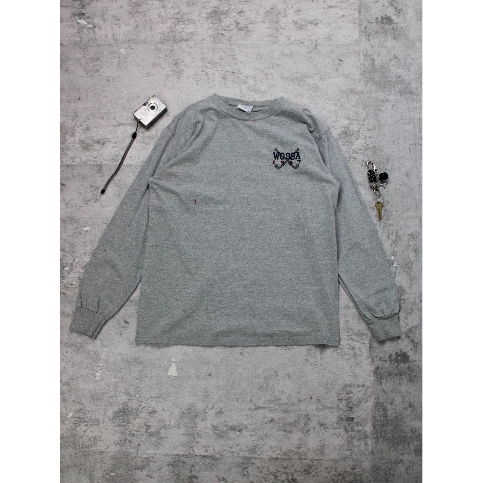 Other Vintage 90s Wossa 1992 Gray Full Sleeves T Size US L / EU 52-54 / 3 - 1 Thumbnail