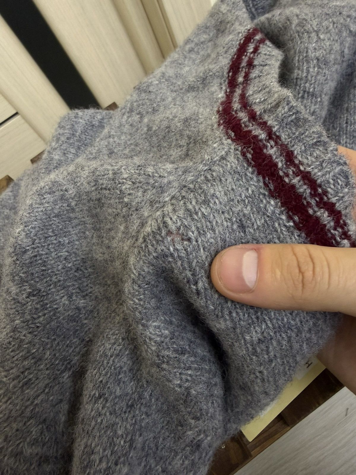 Other Vintage Peter Scott wool gray V sweater size S (37/97) Size US S / EU 44-46 / 1 - 11 Thumbnail